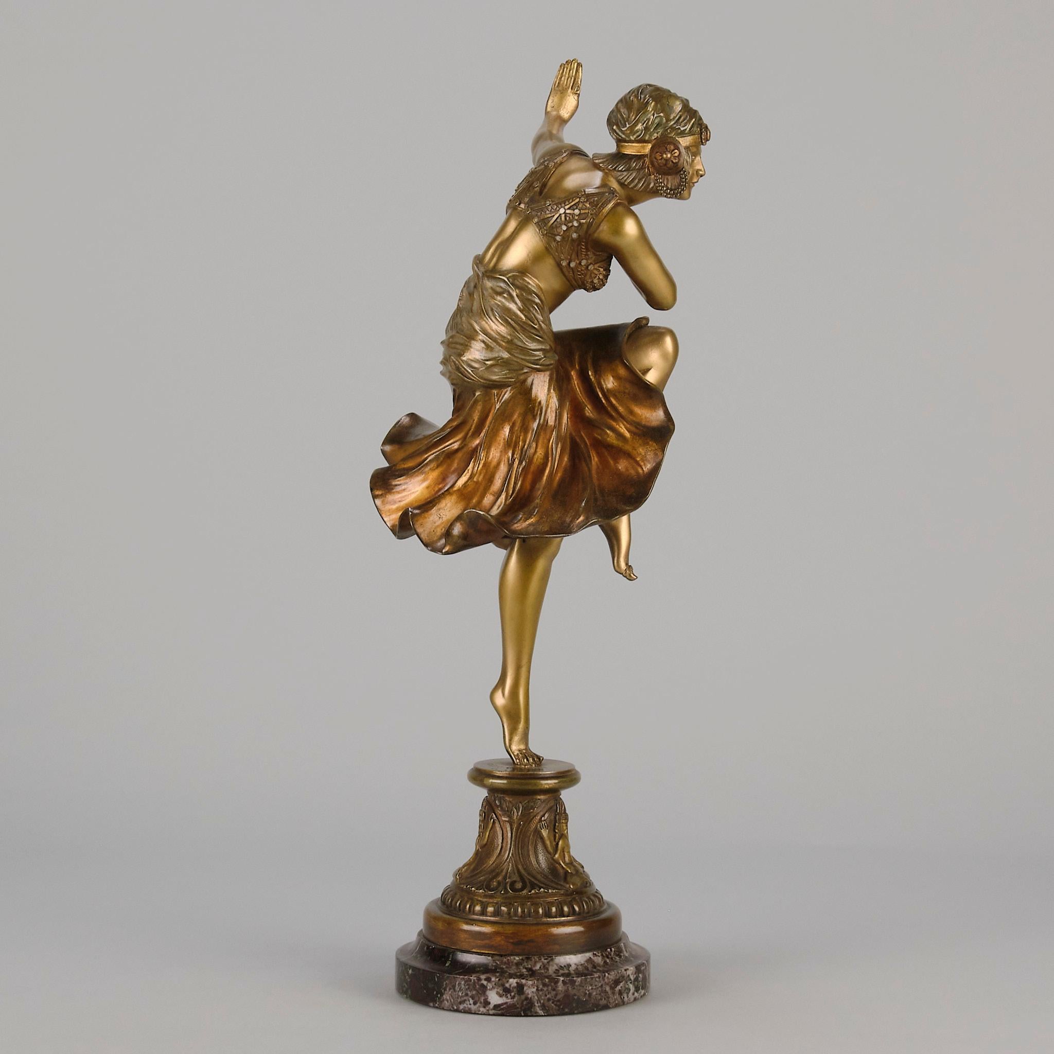 Français Bronze doré du début du XXe siècle intitulé « Hindu Dancer » par Claire Colinet en vente