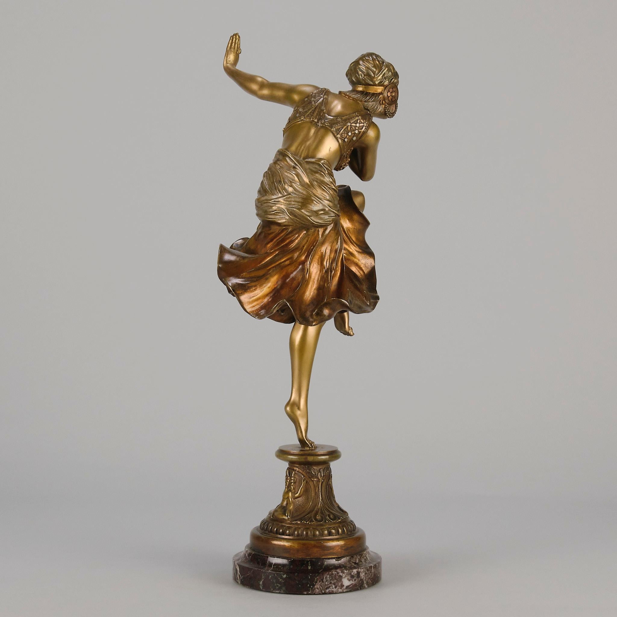 Sculpté Bronze doré du début du XXe siècle intitulé « Hindu Dancer » par Claire Colinet en vente