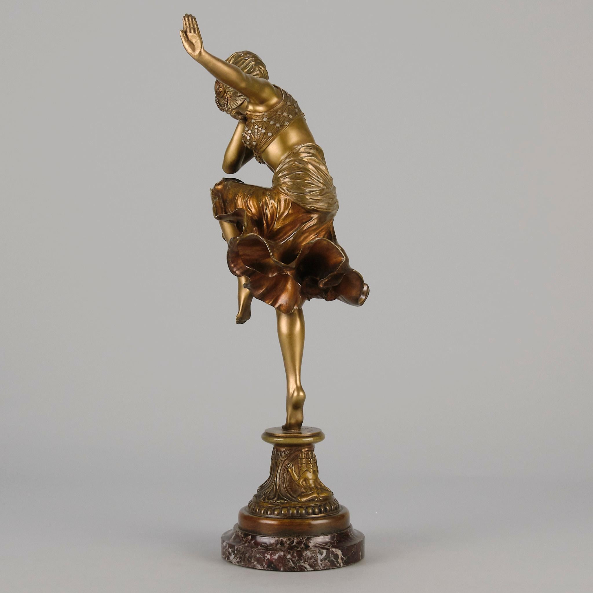 20ième siècle Bronze doré du début du XXe siècle intitulé « Hindu Dancer » par Claire Colinet en vente