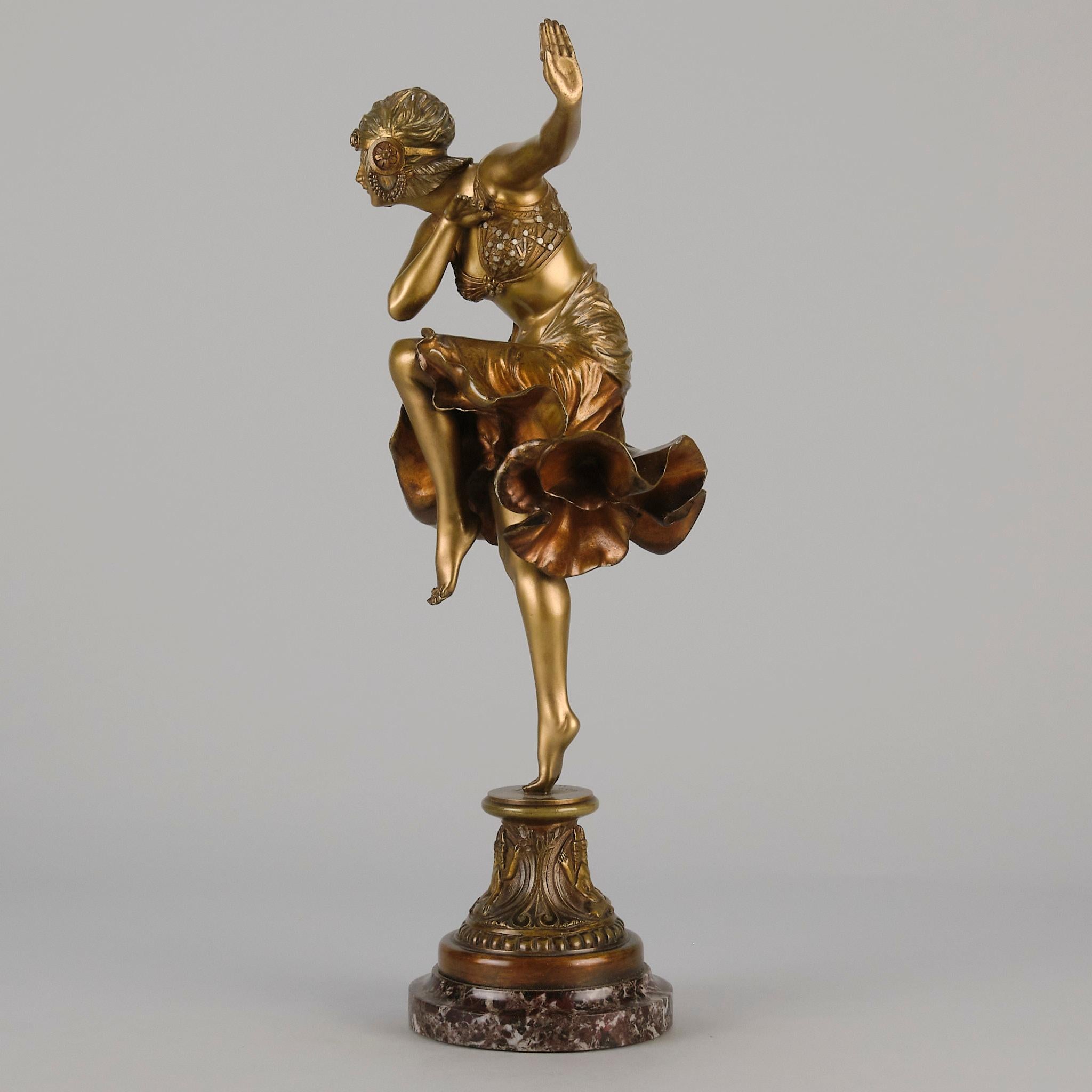 Bronze doré du début du XXe siècle intitulé « Hindu Dancer » par Claire Colinet en vente 1