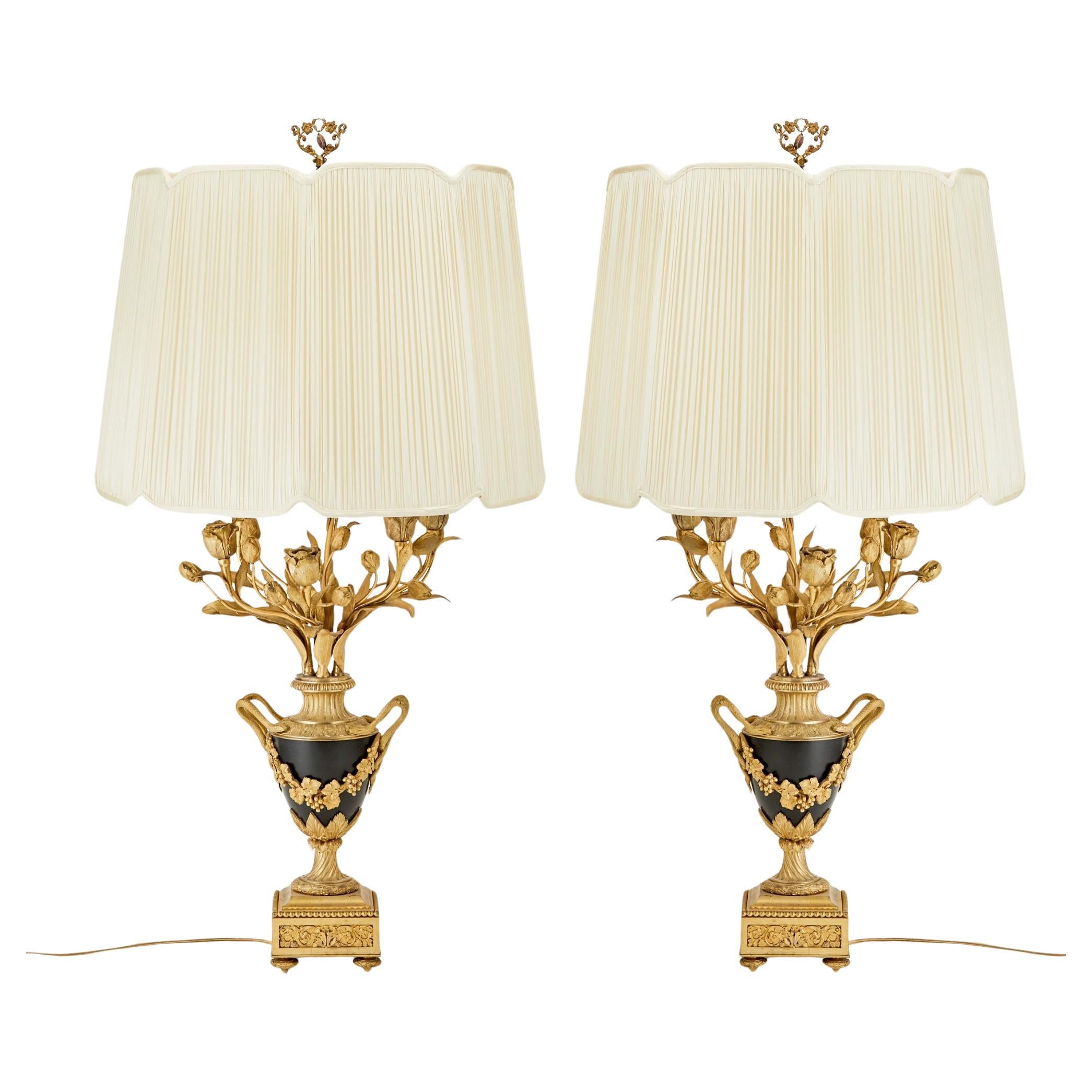 Lampada in bronzo dorato e metallo patinato stile Luigi XVI dei primi del Novecento