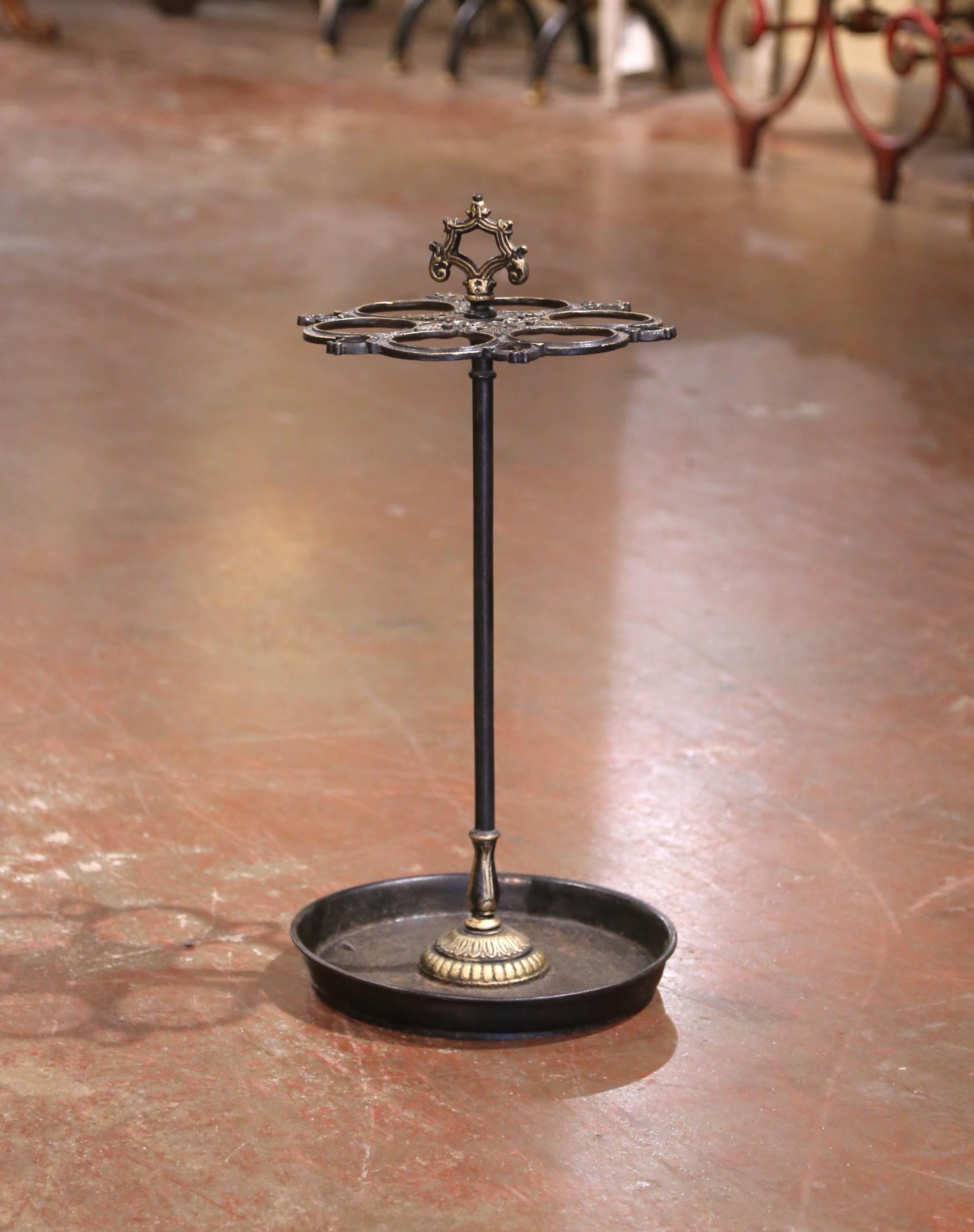 Soporte para doce bastones francés de hierro dorado de principios del siglo XX con asa y 3 bastones Francés en venta