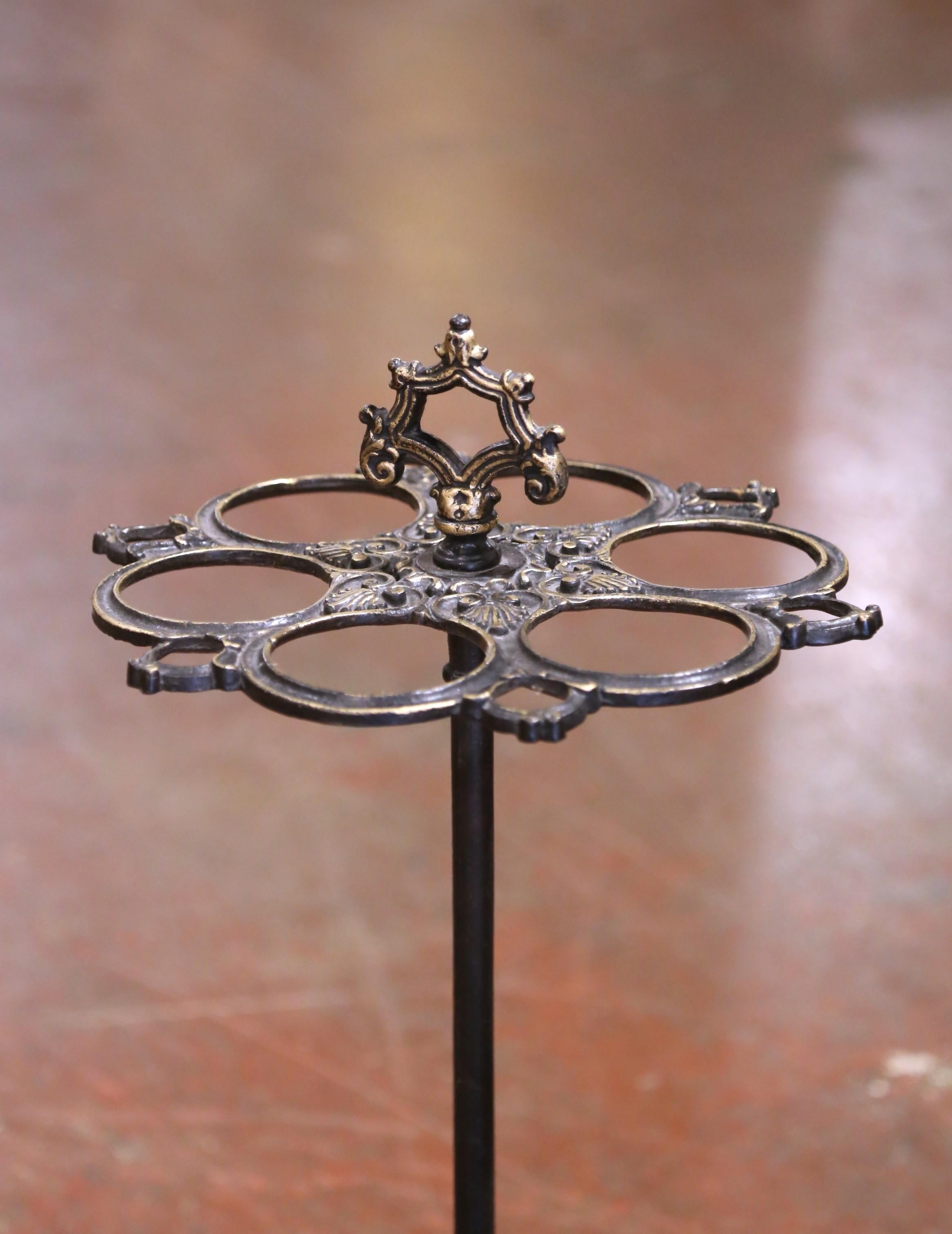 Soporte para doce bastones francés de hierro dorado de principios del siglo XX con asa y 3 bastones Hecho a mano en venta