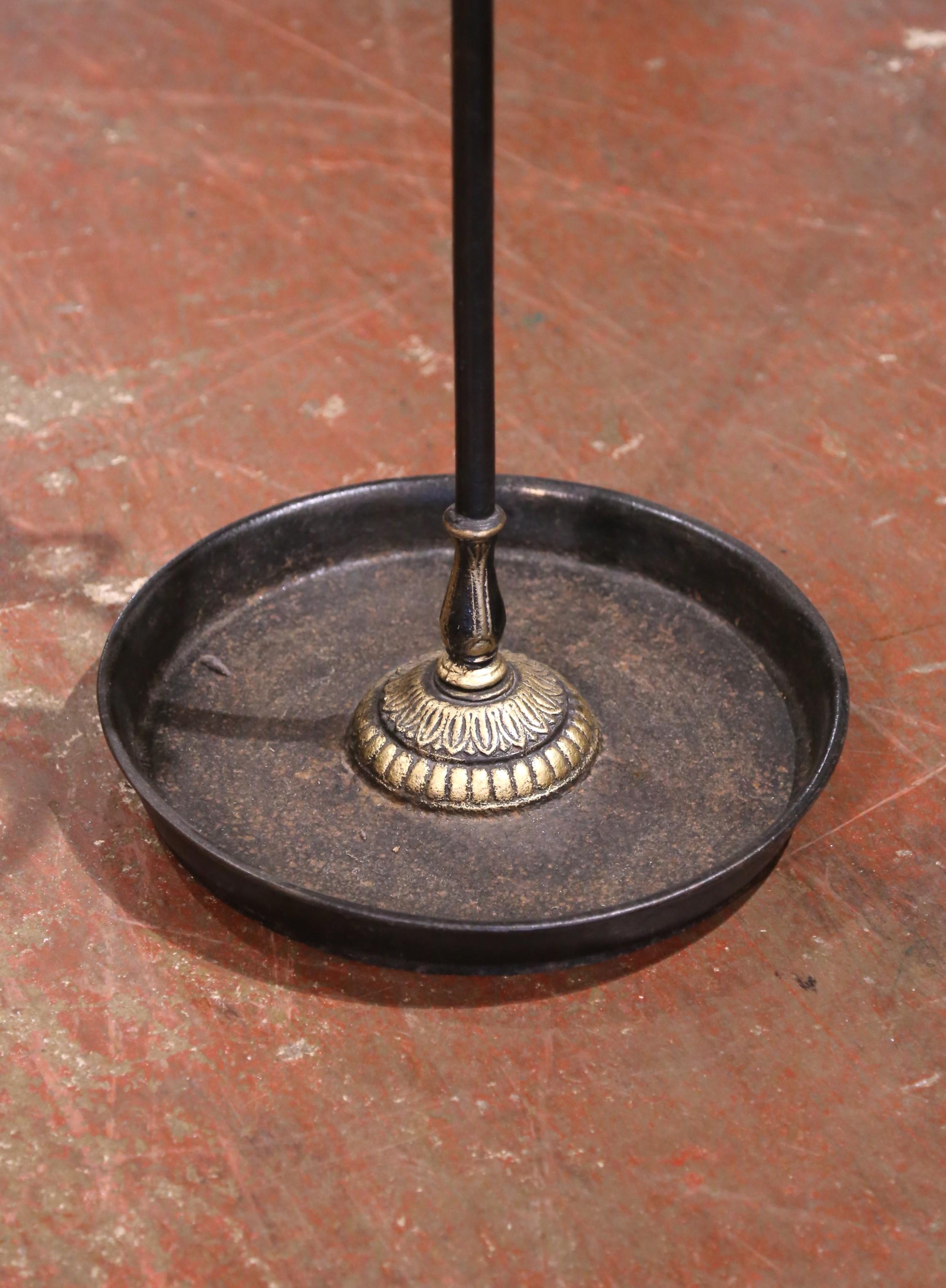 Soporte para doce bastones francés de hierro dorado de principios del siglo XX con asa y 3 bastones Hierro en venta