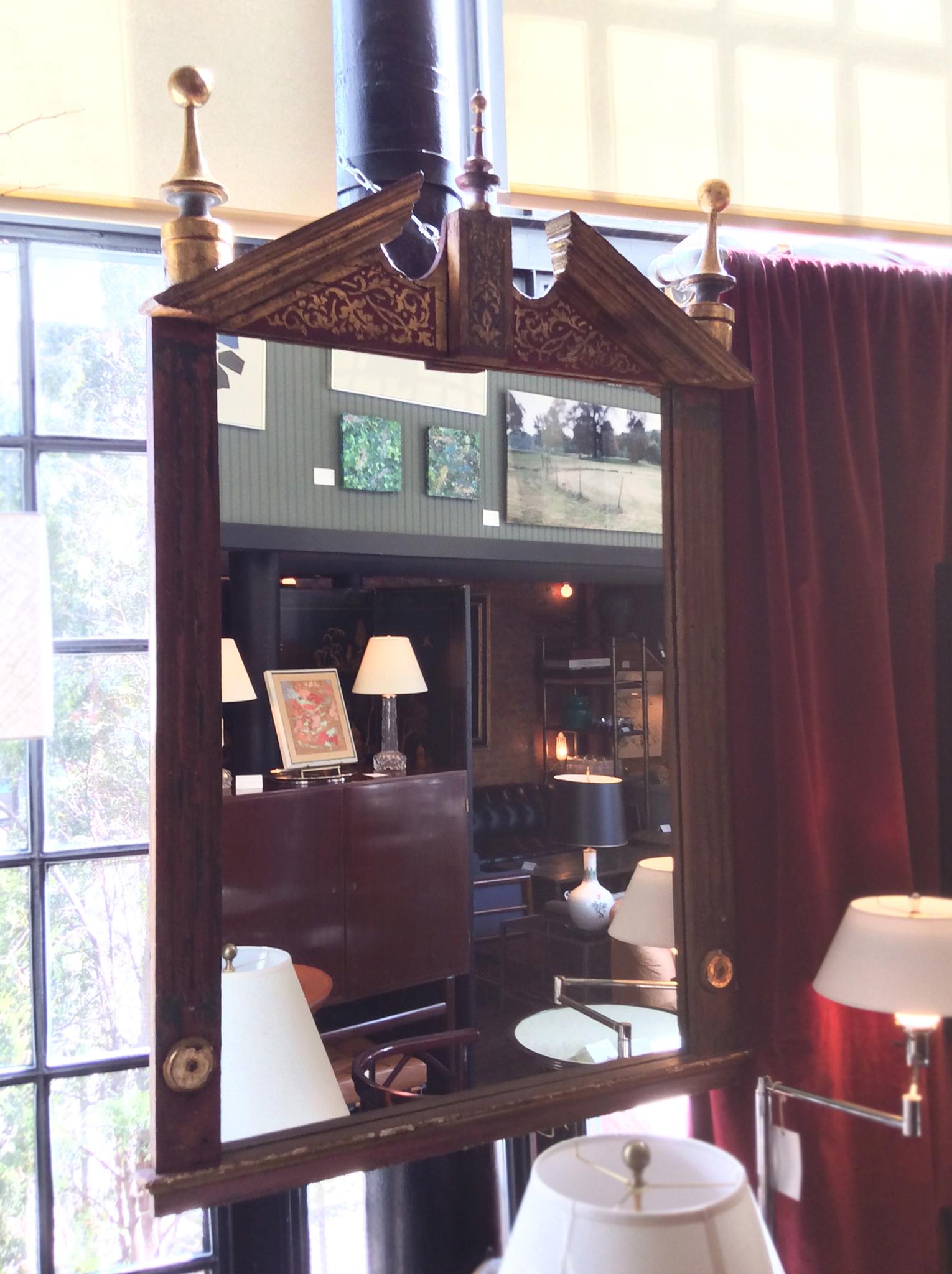 Vergoldeter bemalter Spiegel des frühen 20. Jahrhunderts im neoklassizistischen Stil im Angebot 11