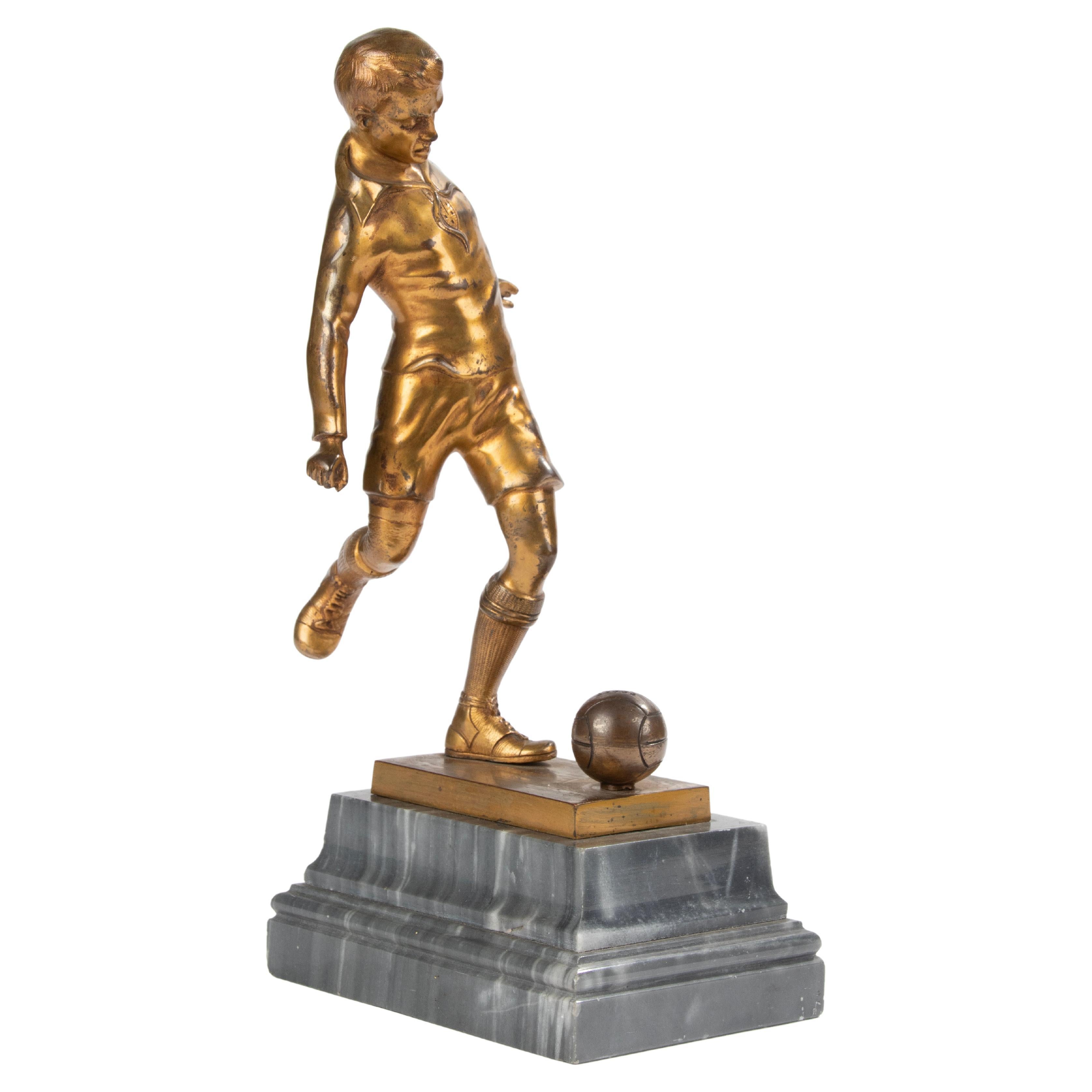 Vergoldete Zinn-Skulptur eines Fußballspielers aus dem frühen 20. Jahrhundert