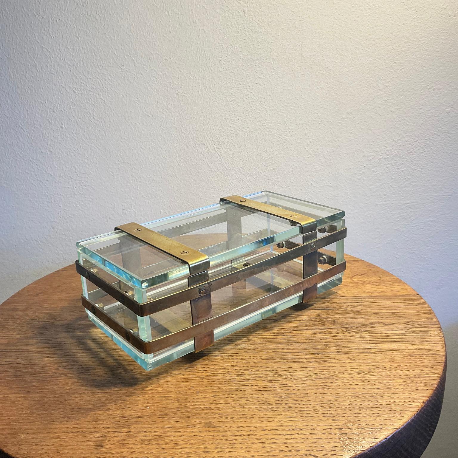Early 20th Century Glass Box Decorated with Brass Belts Forming a Cage For Sale 5