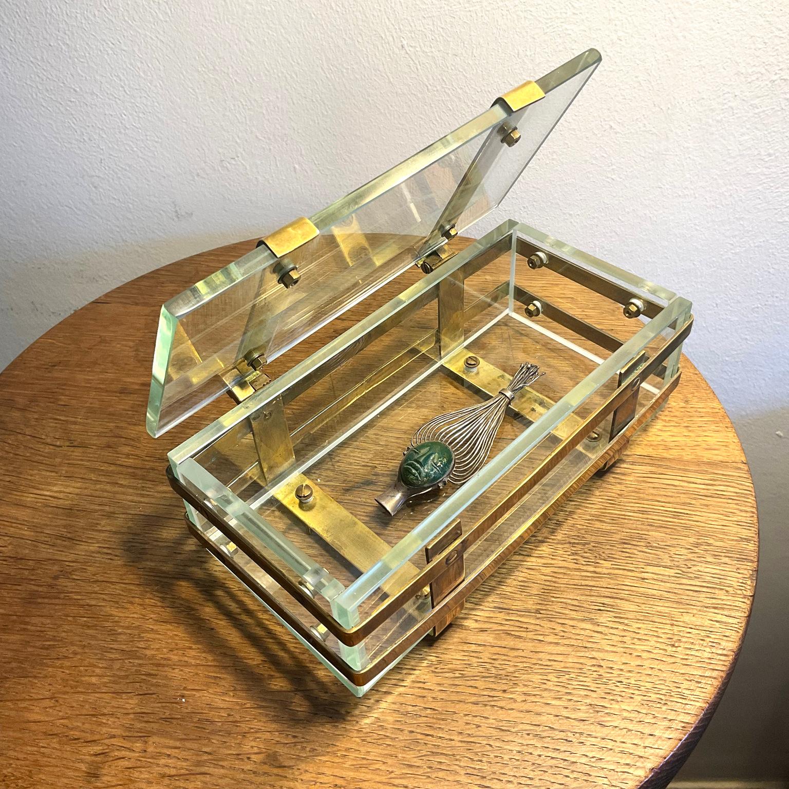 Early 20th Century Glass Box Decorated with Brass Belts Forming a Cage For Sale 8