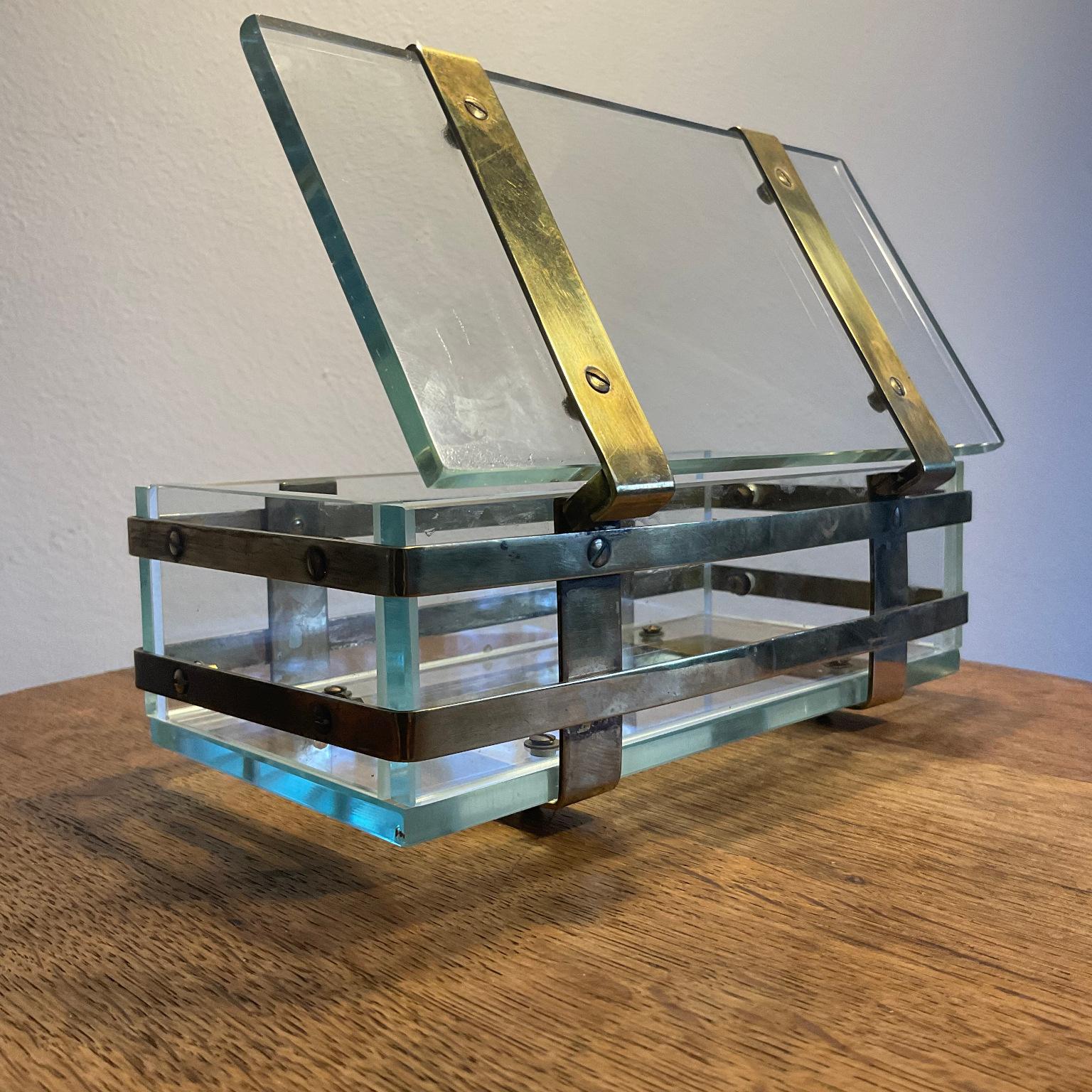 Early 20th Century Glass Box Decorated with Brass Belts Forming a Cage For Sale 9