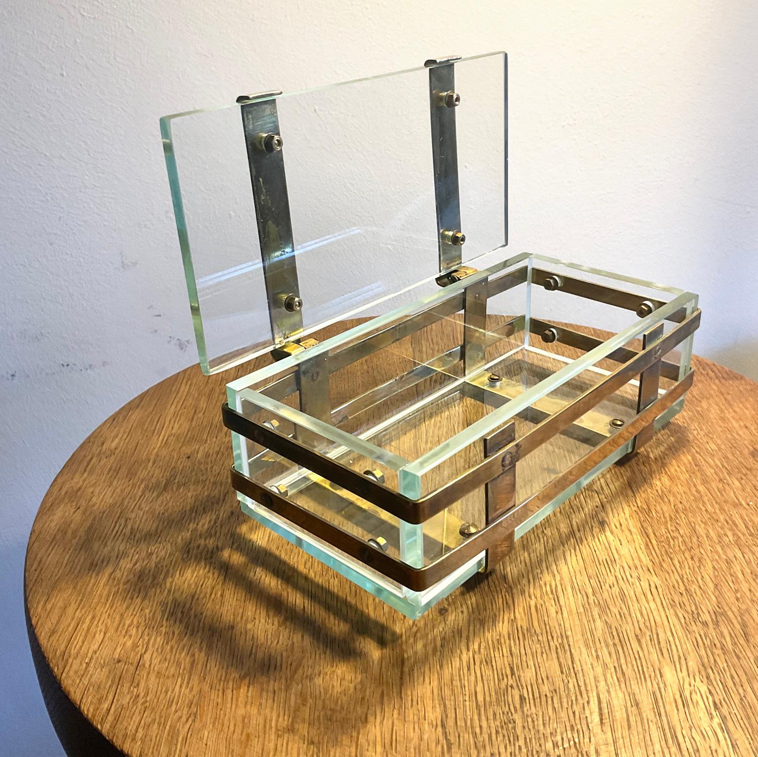 Early 20th Century Glass Box Decorated with Brass Belts Forming a Cage For Sale 4