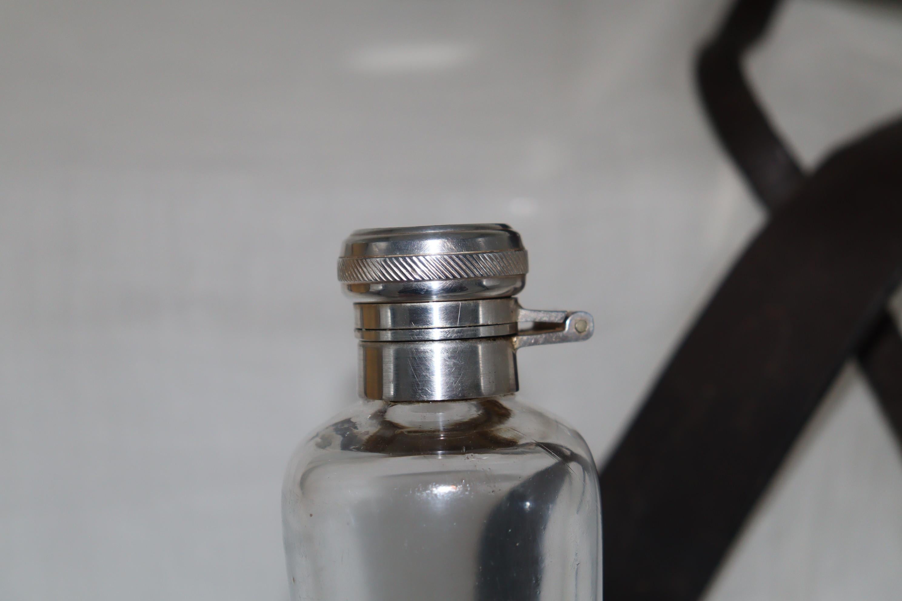 Early 20th Century Early 20th century glass hunting flask in leather case For Sale
