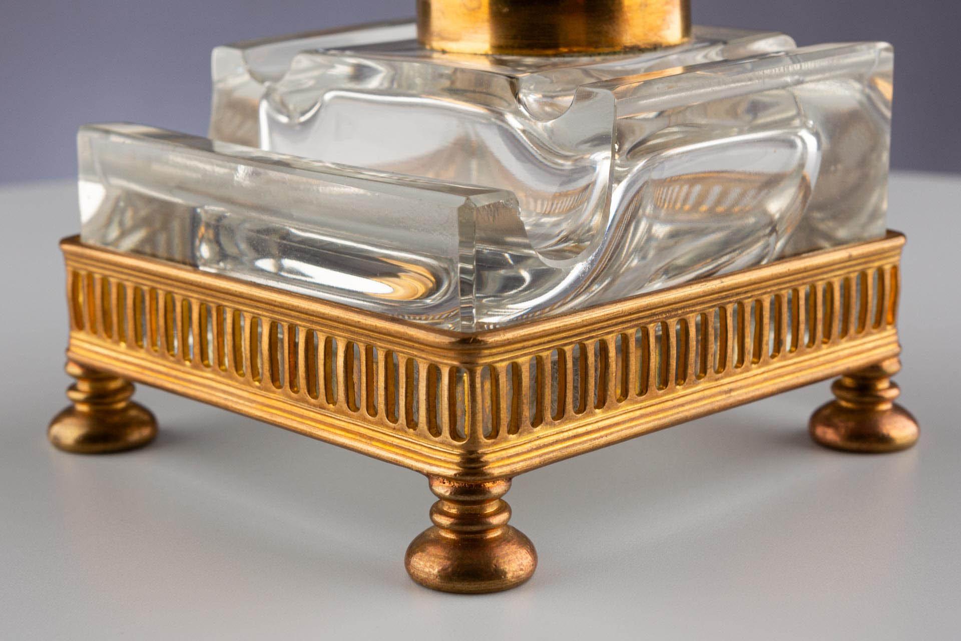 Tintero de cristal de principios del siglo XX con monturas doradas en venta 5