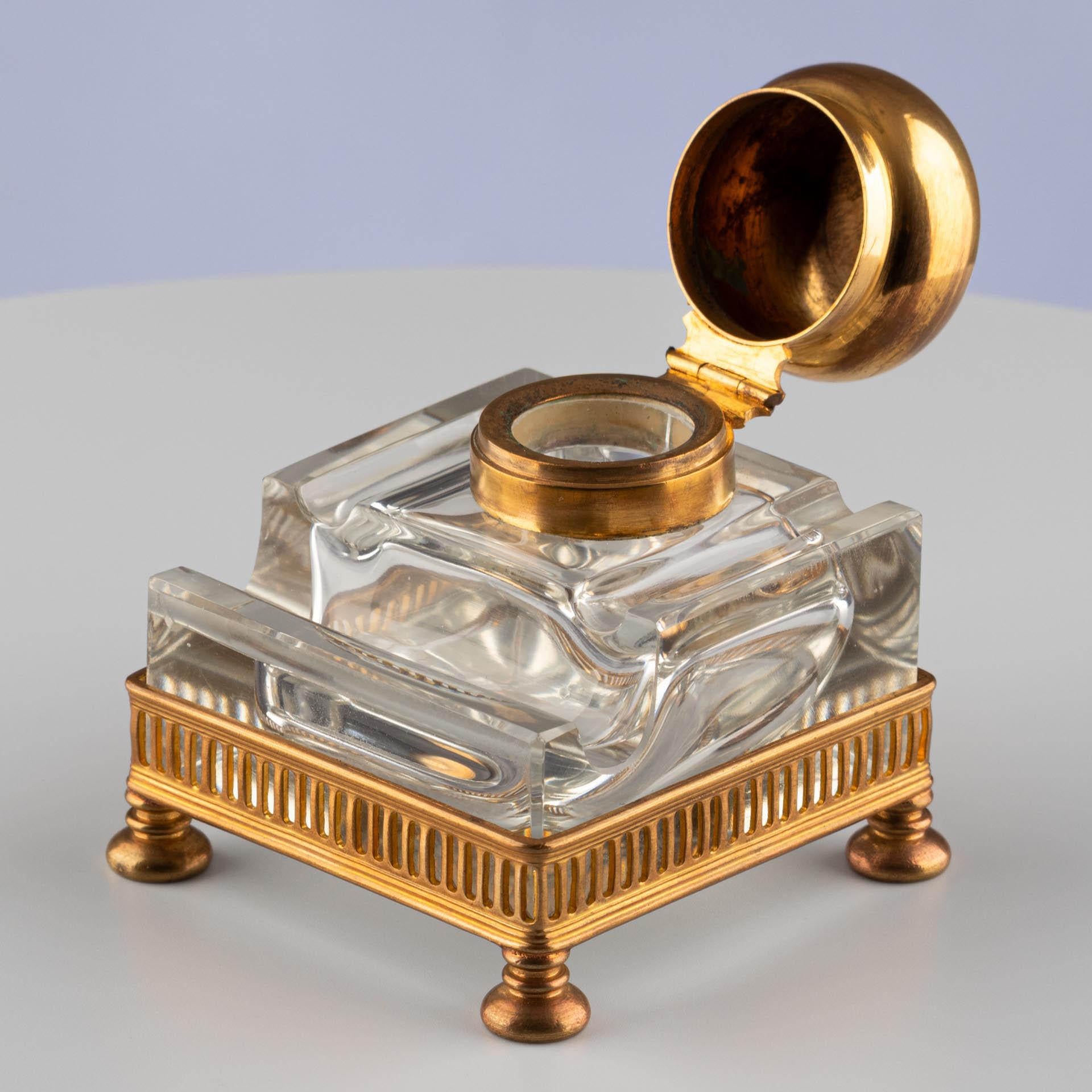 Tintero de cristal de principios del siglo XX con monturas doradas Art Decó en venta