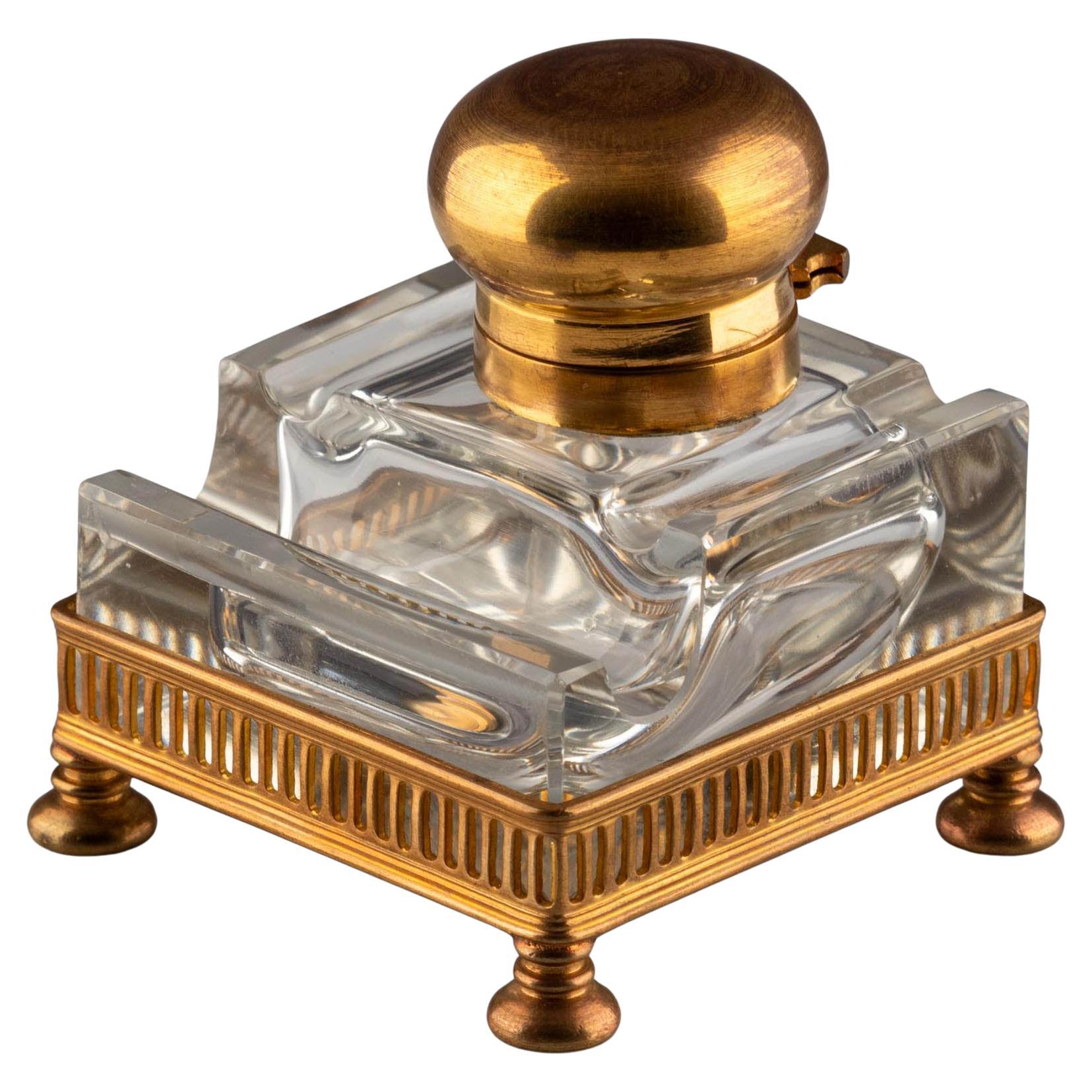 Tintero de cristal de principios del siglo XX con monturas doradas