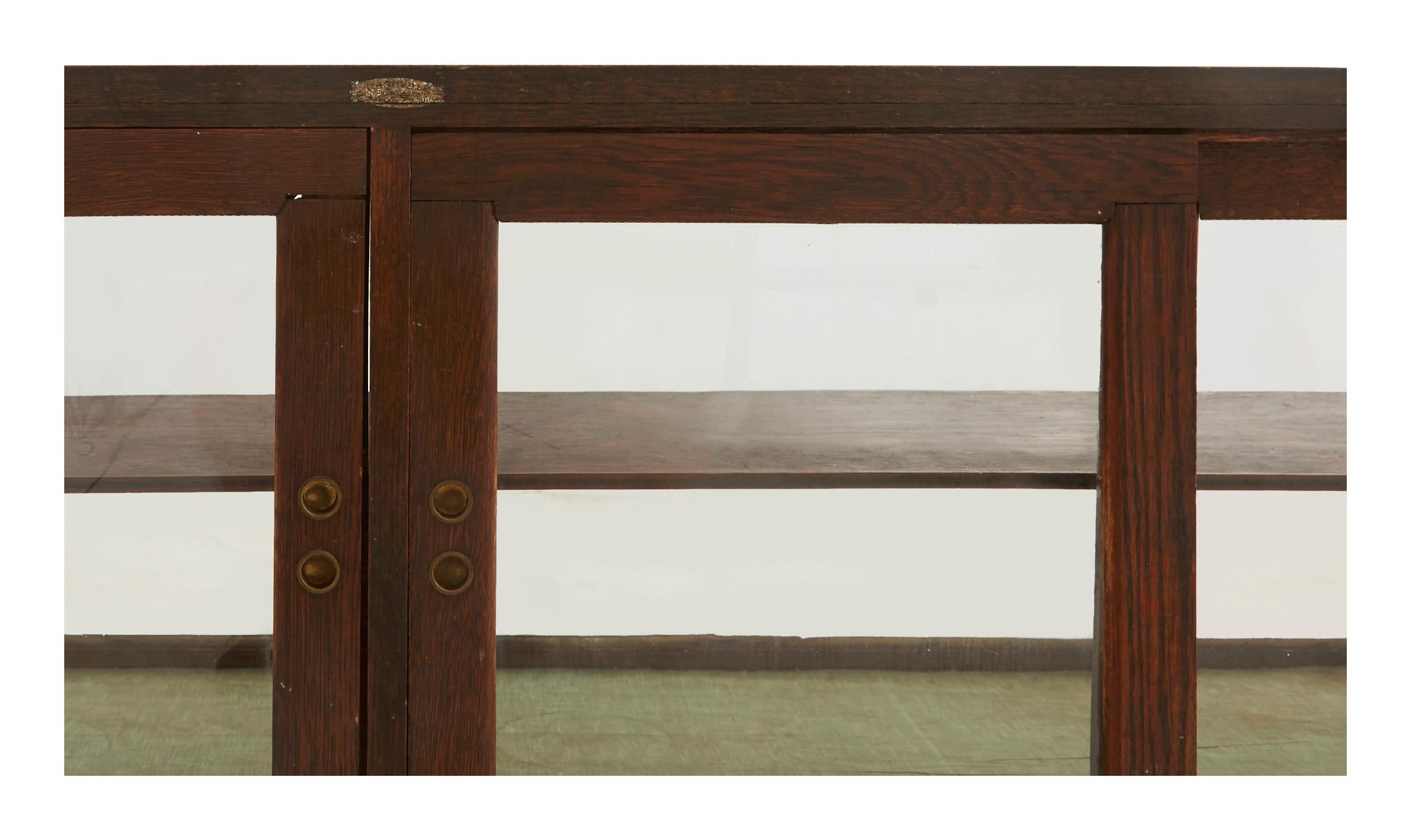 Early 20th Century Glass and Oak Tabletop Display Case For Sale 1