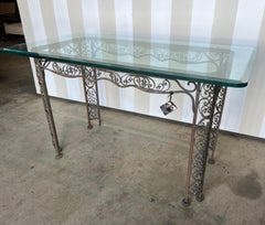 Mesa de hierro con tapa de cristal de principios del siglo XX