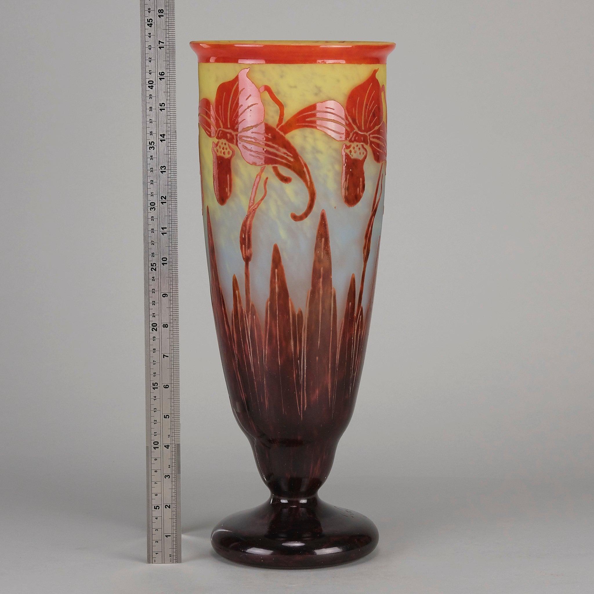 Vaso in vetro dei primi del Novecento intitolato 