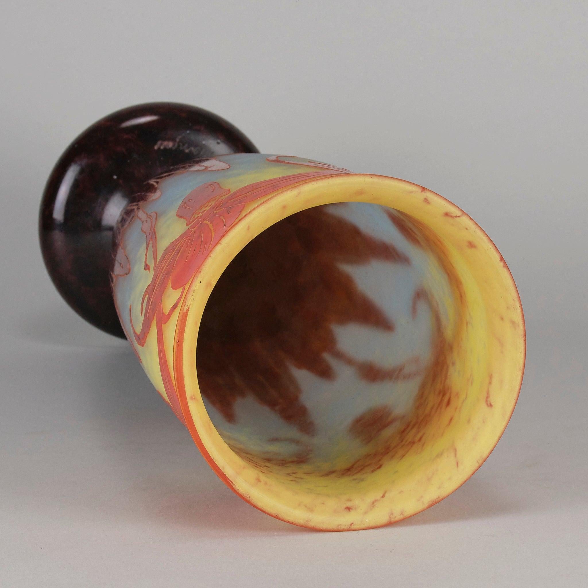 Vaso in vetro dei primi del Novecento intitolato 