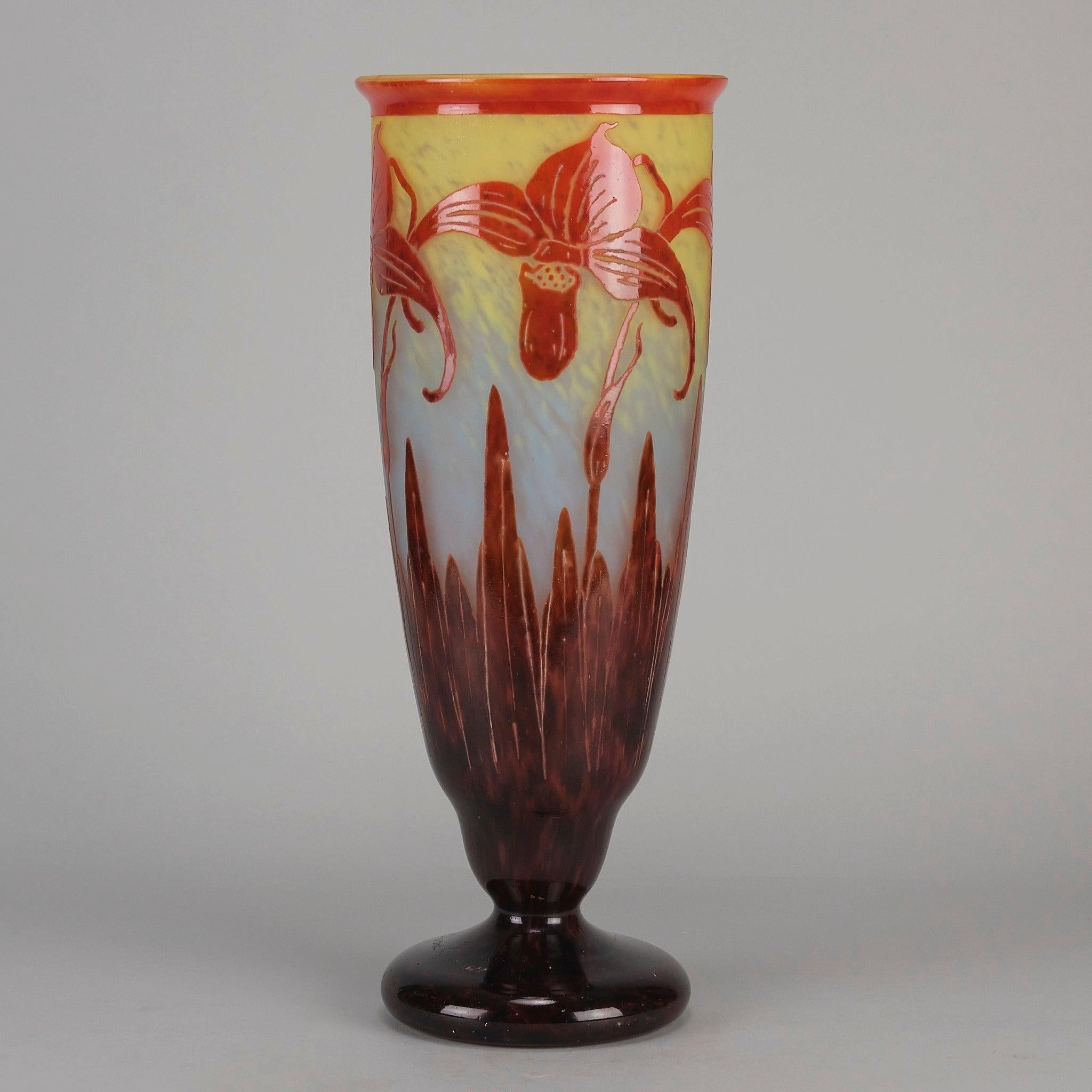 Realizzato con acquaforte Vaso in vetro dei primi del Novecento intitolato 
