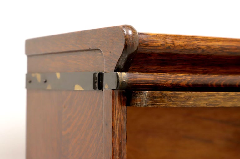 GLOBE WERNICKE 1920s Grade 299 Quartersawn Tiger Oak Barrister Bookcase