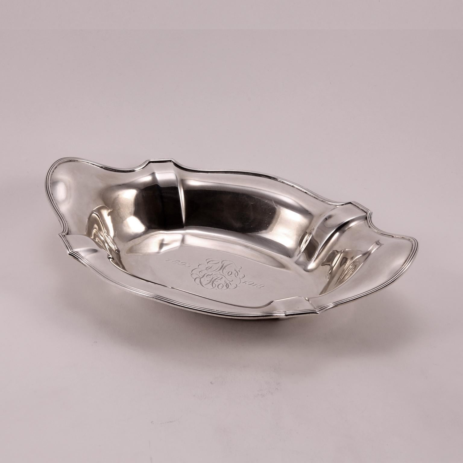 Early 20th Century Gorham Handcrafted Sterling Silver Oval Bowl In Good Condition For Sale In Florence, IT
