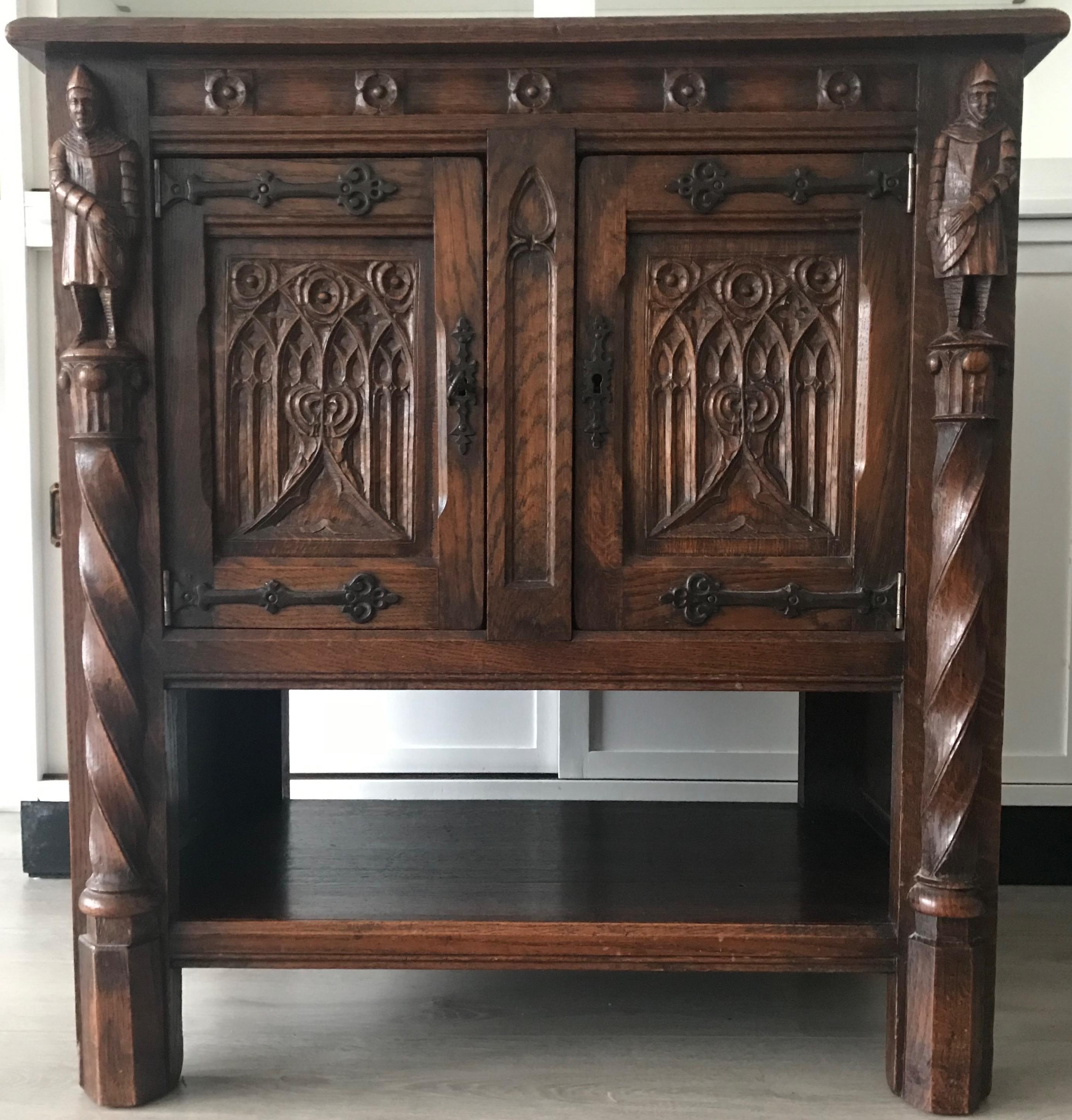 Early 20th Century Gothic Revival Carved Oak Drinks Cabinet / Dry Bar W. Knights 13