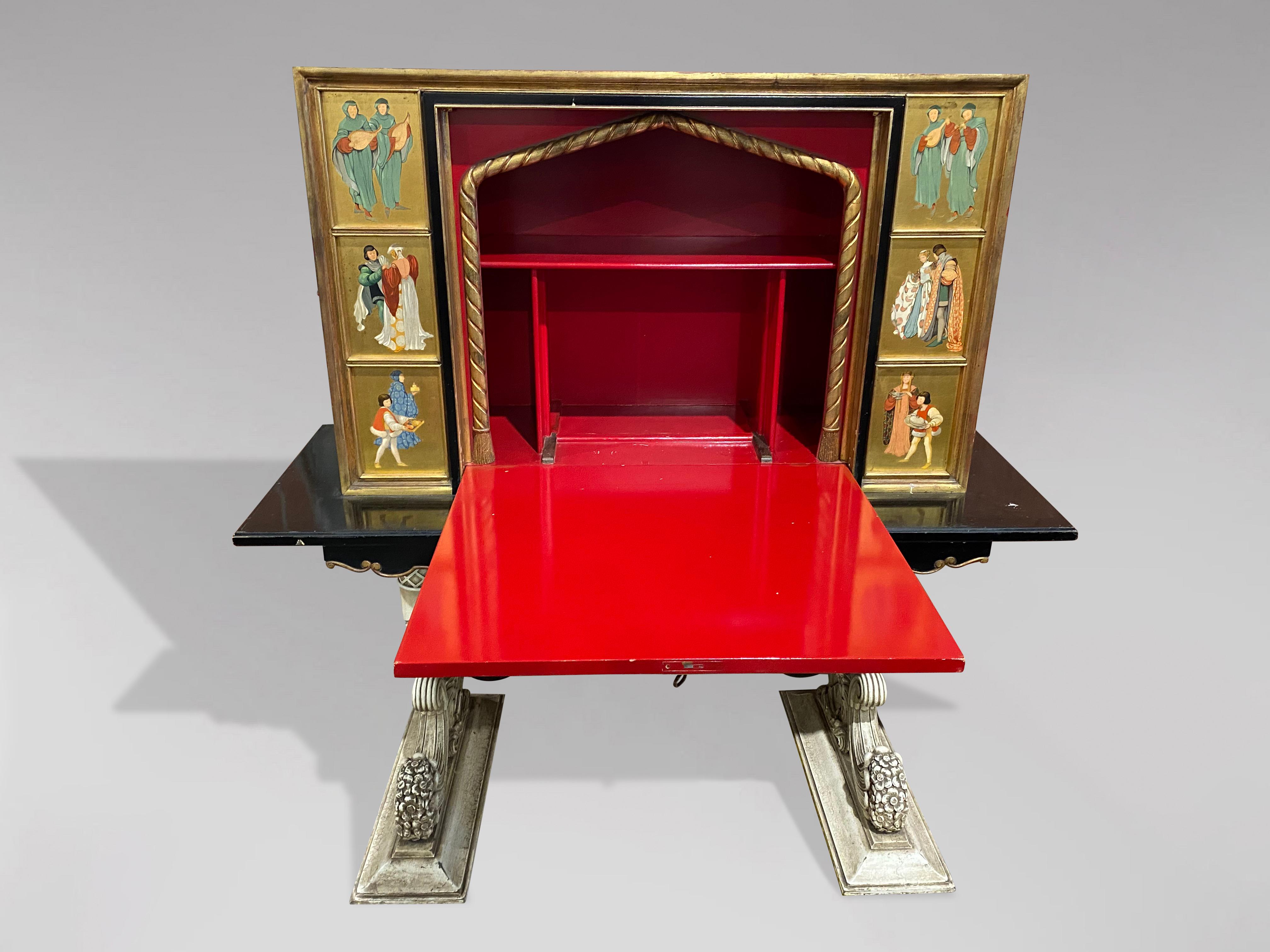 20ième siècle Cabinet peint de style Revive gothique du début du 20e siècle sur Stand en vente