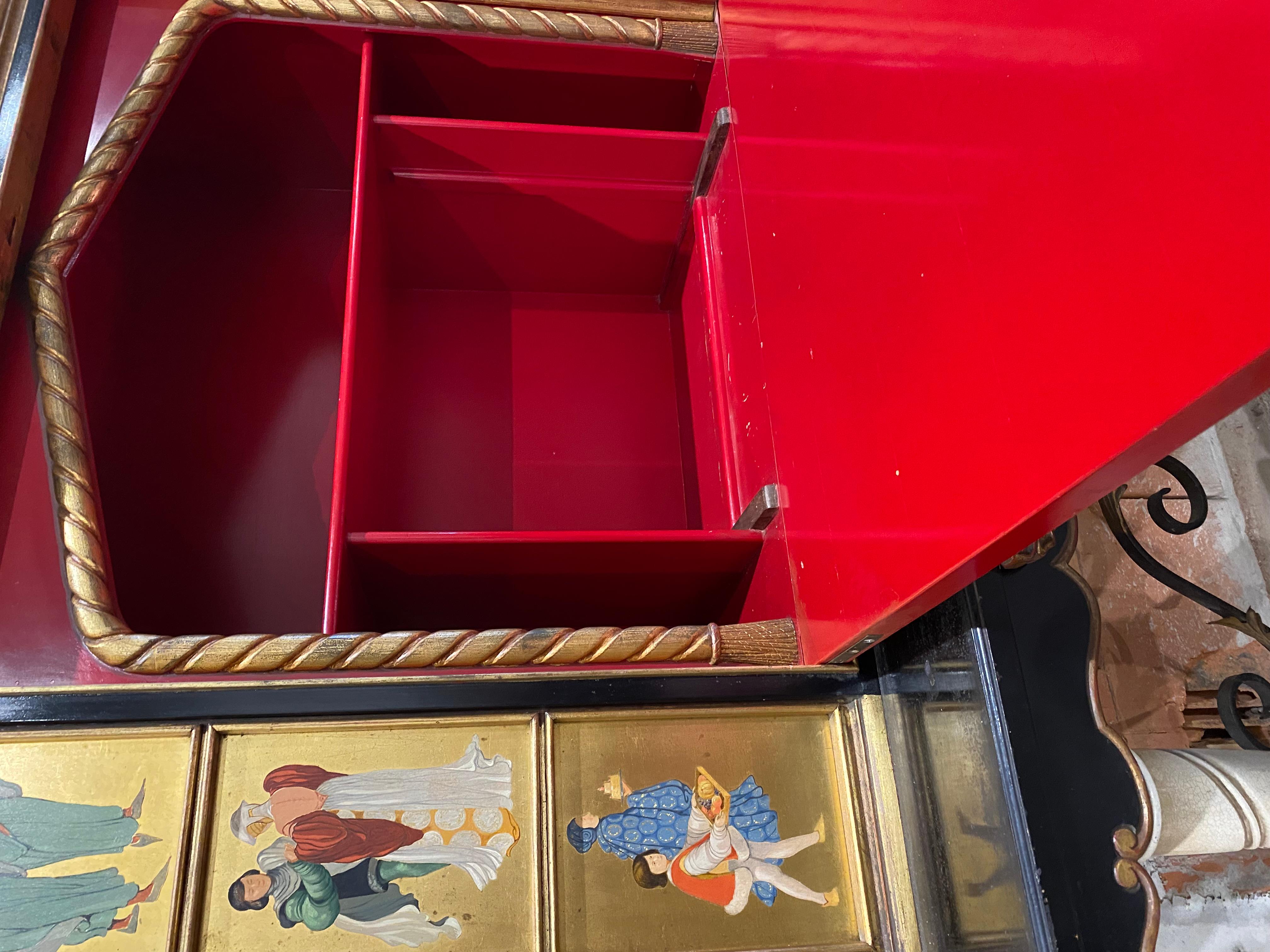 Bois Cabinet peint de style Revive gothique du début du 20e siècle sur Stand en vente