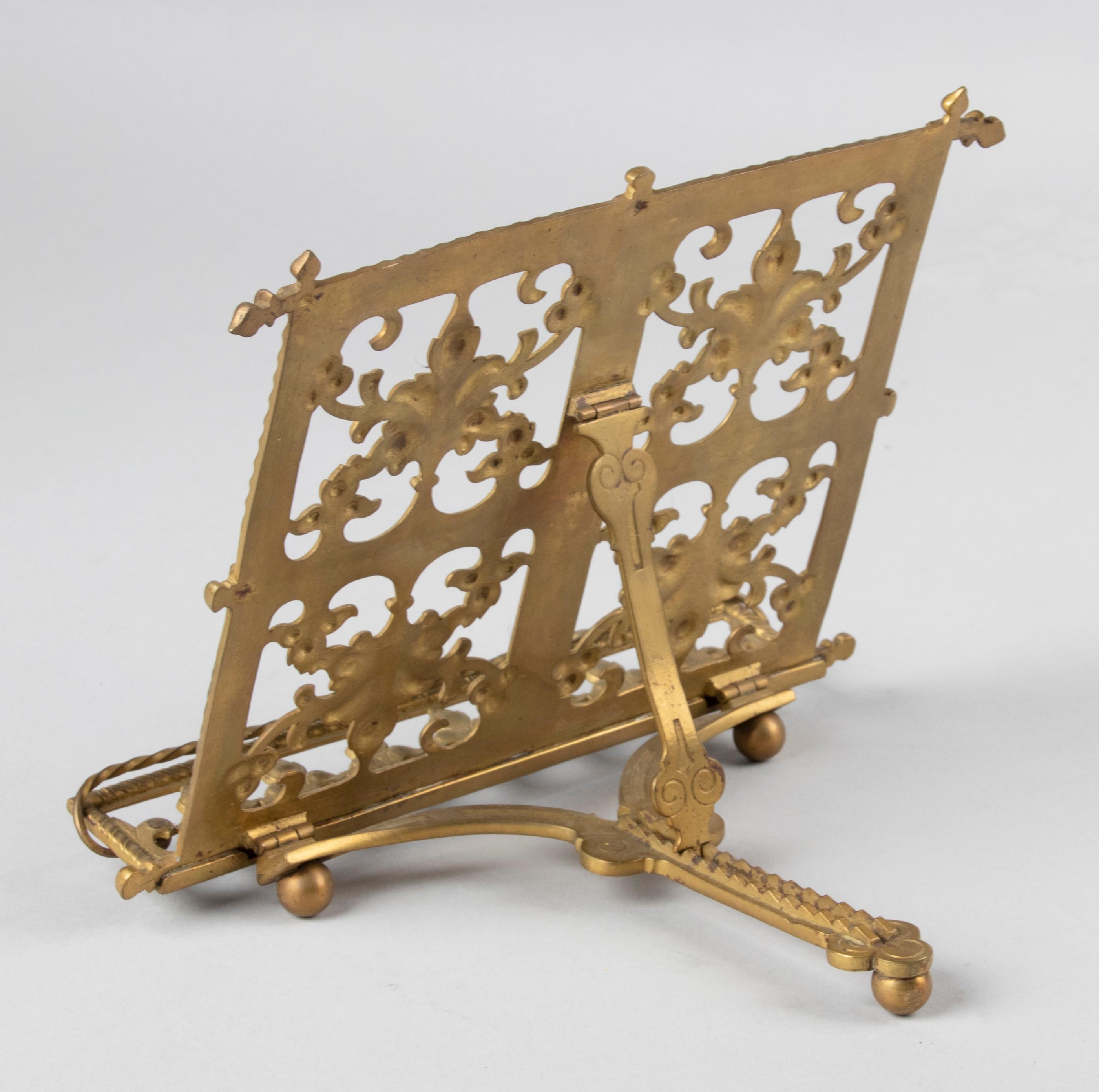 Early 20th Century Gothic Style Gilt Bronze Book Stand Rack In Good Condition In Casteren, Noord-Brabant