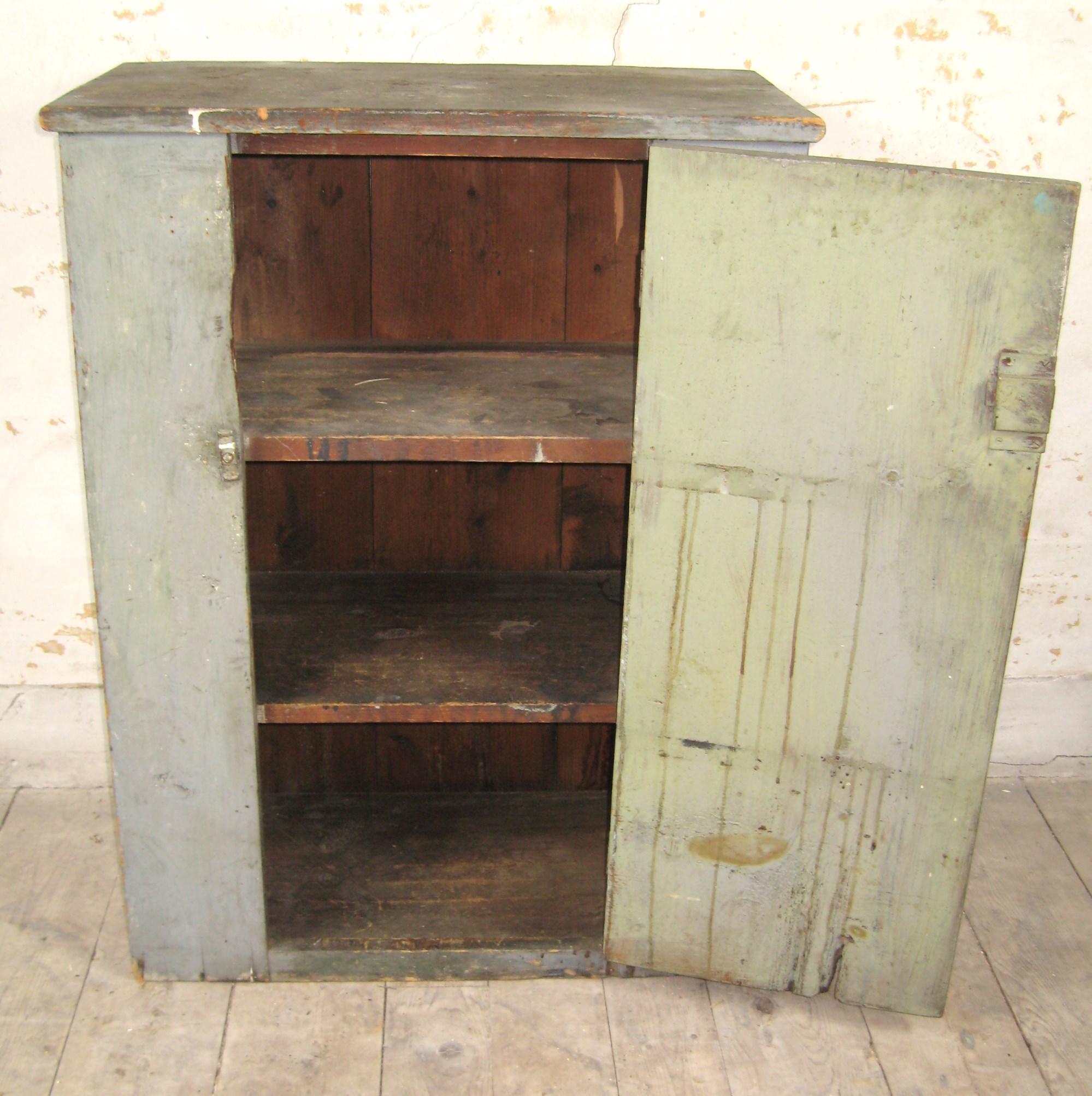 Early 20th Century Gray Primitive Blind door painted cupboard For Sale 4