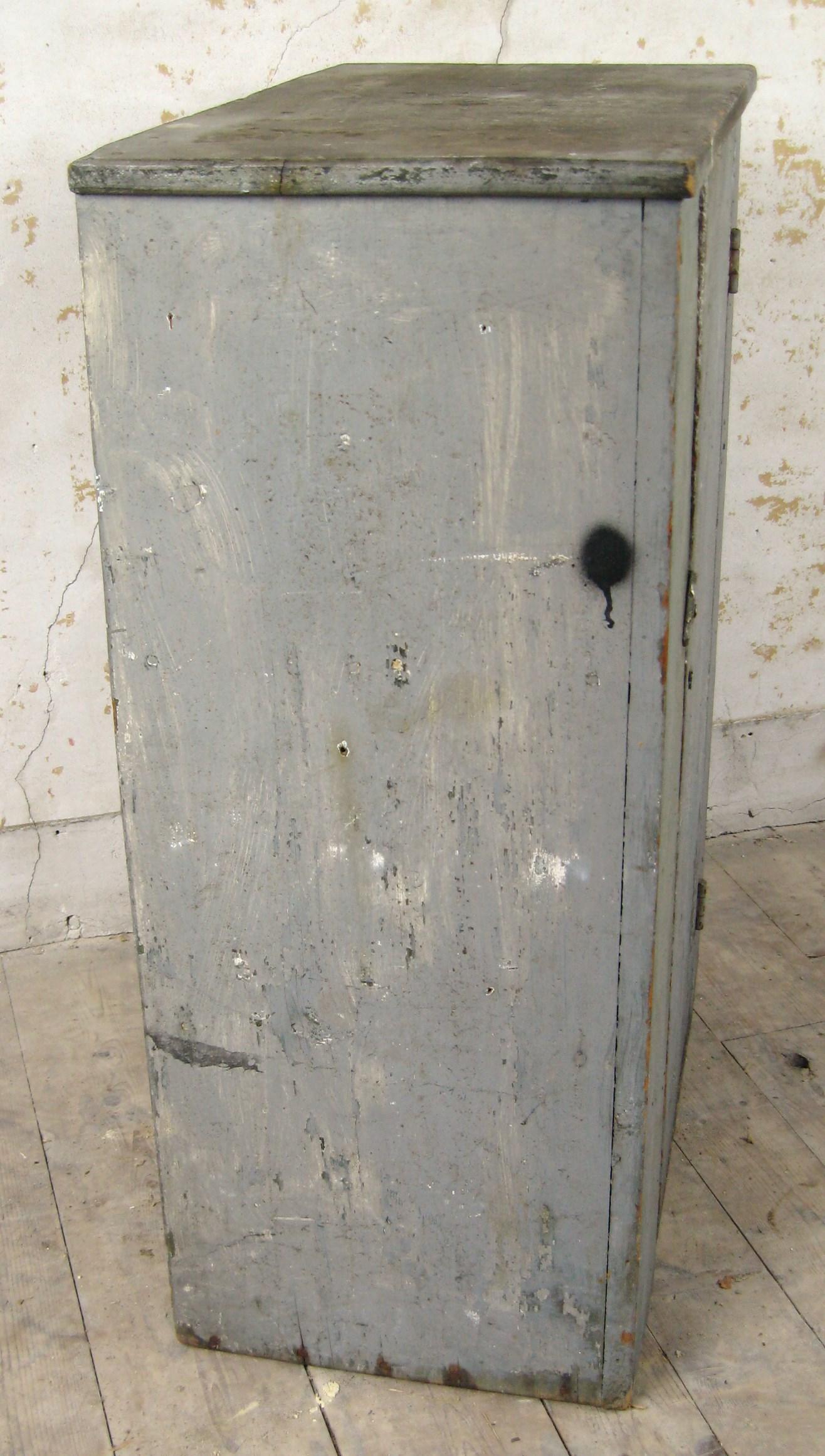 Hand-Crafted Early 20th Century Gray Primitive Blind door painted cupboard For Sale