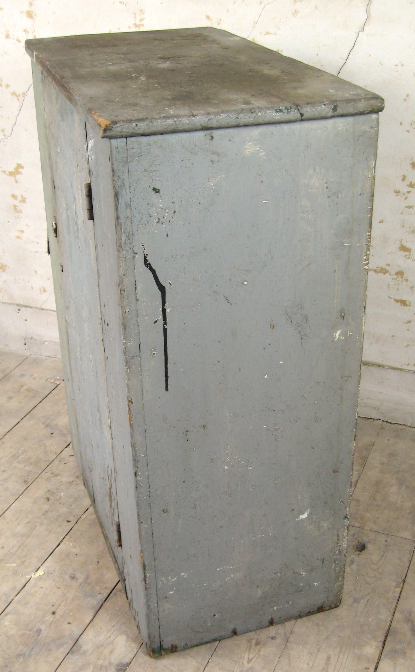 Early 20th Century Gray Primitive Blind door painted cupboard In Fair Condition For Sale In Wallkill, NY