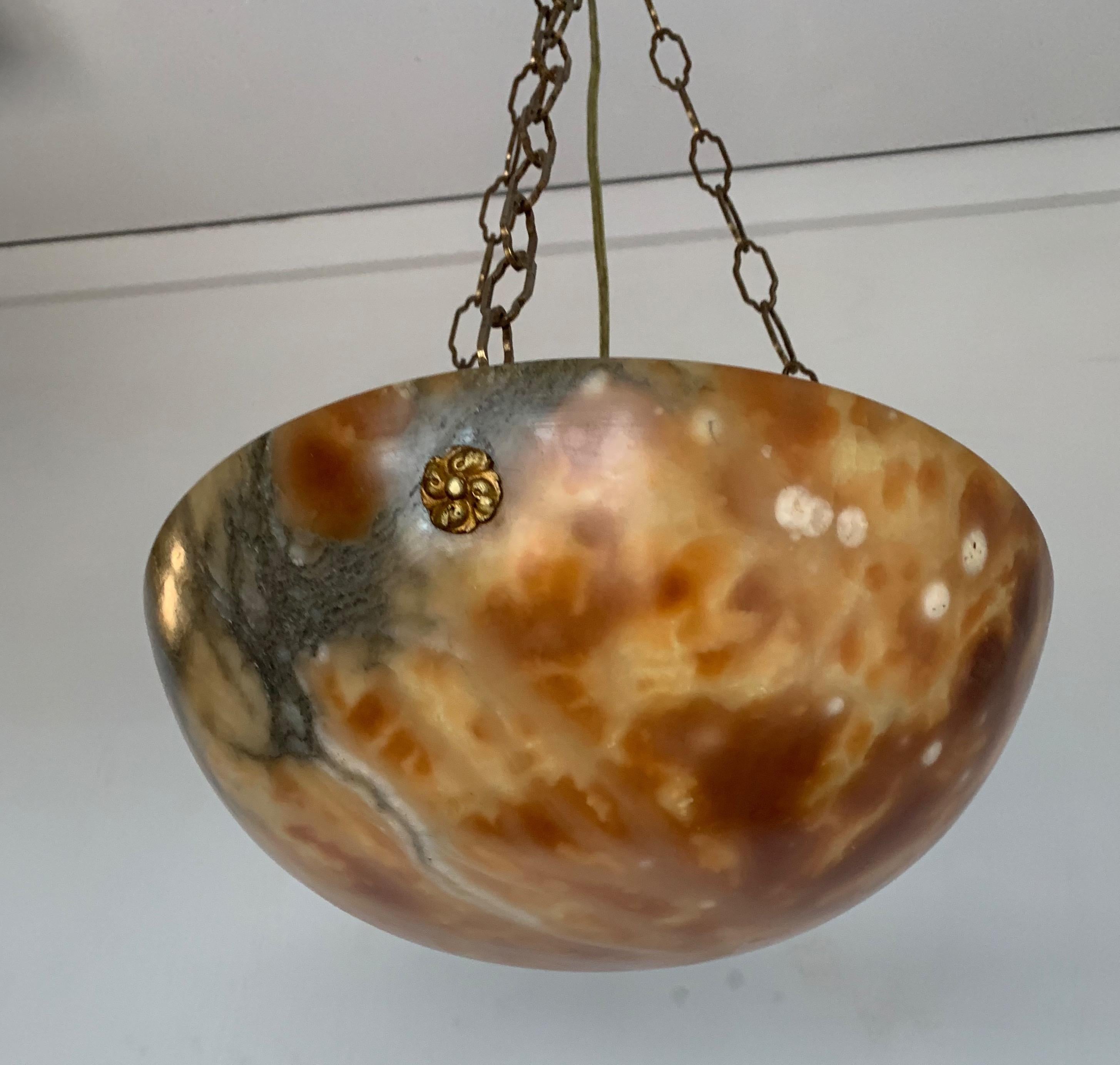 Große farbige Art-Déco-Alabaster-Leuchte aus dem frühen 20. Jahrhundert mit Messingkette und Baldachin im Angebot 7