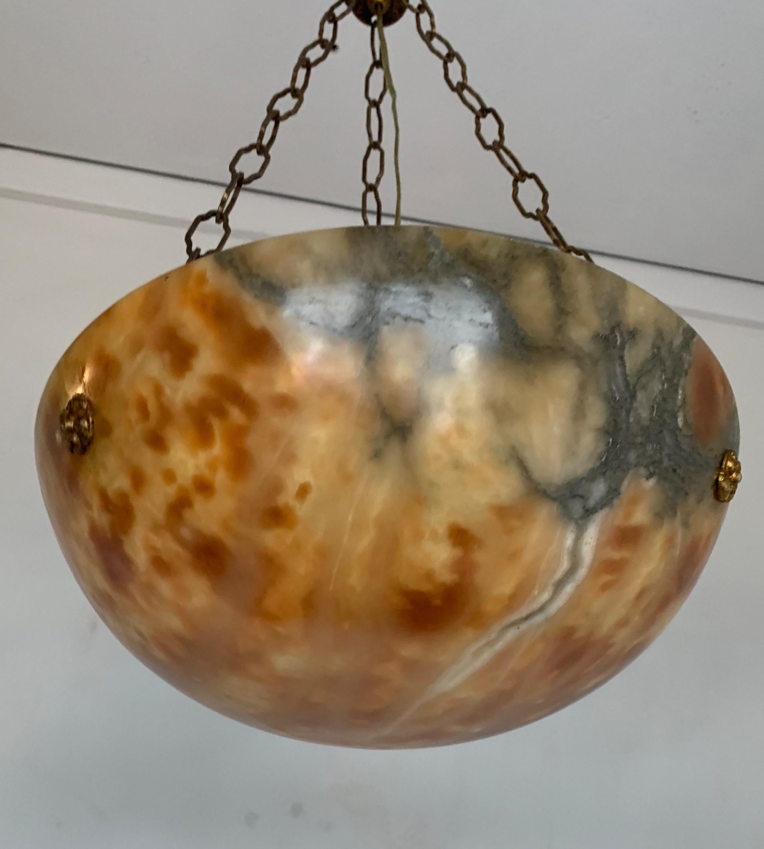 Early 20th Century Great Color Art Deco Alabaster fixture & Brass Chain & Canopy In Good Condition For Sale In Lisse, NL