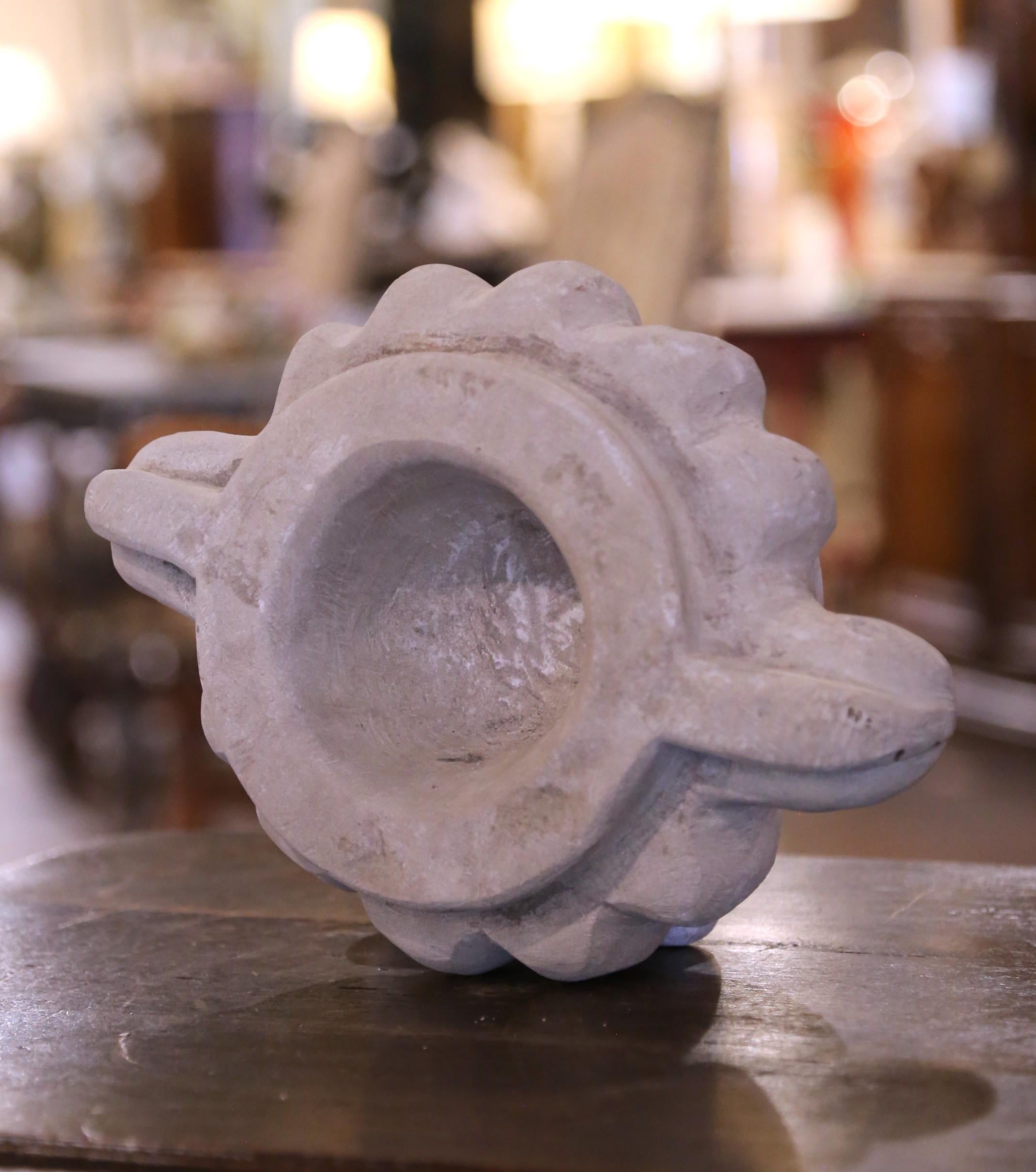 Grec Mortier grec du début du 20e siècle en pierre sculptée à la main avec piqûre assortie en vente