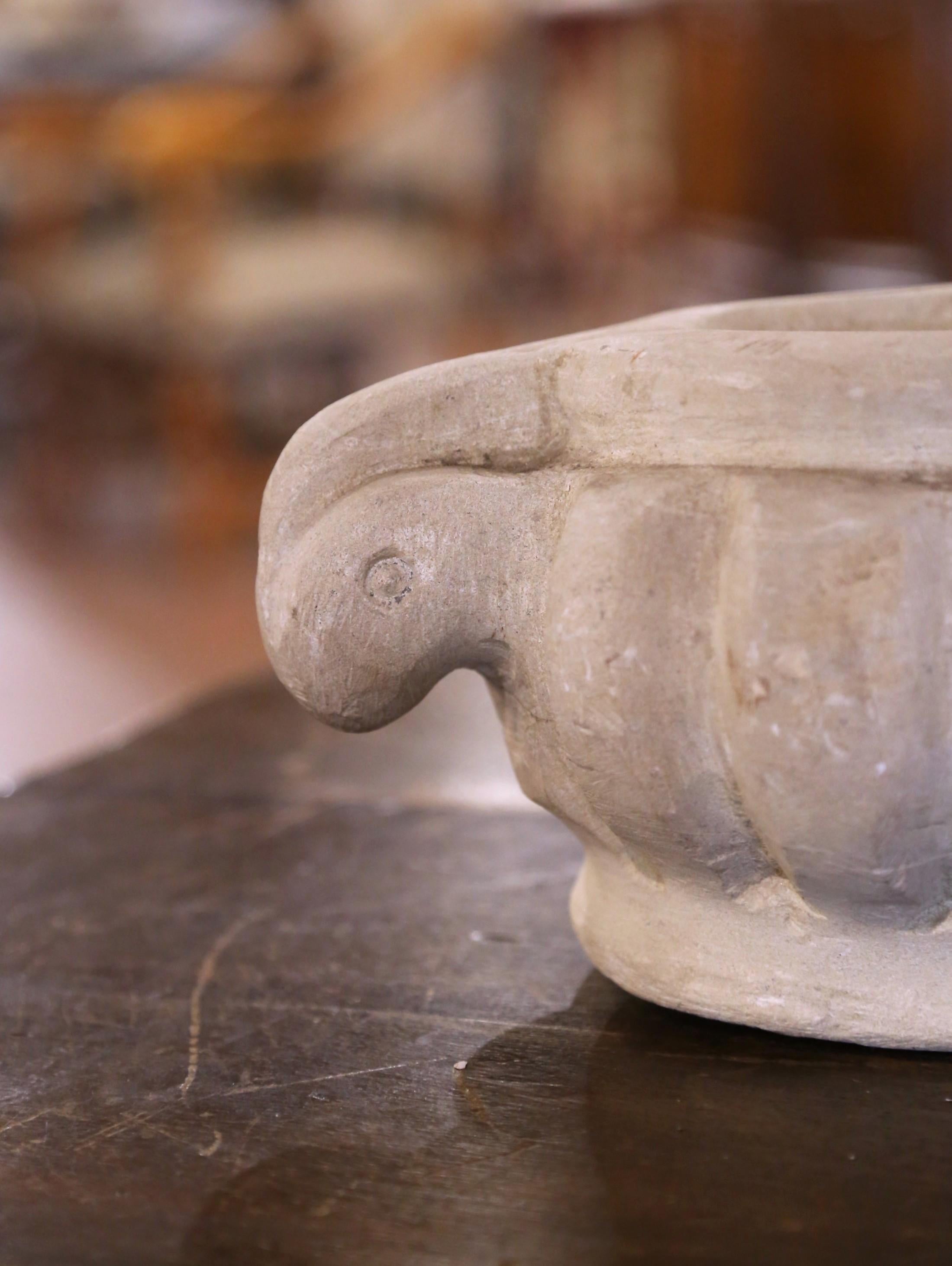 20ième siècle Mortier grec du début du 20e siècle en pierre sculptée à la main avec piqûre assortie en vente