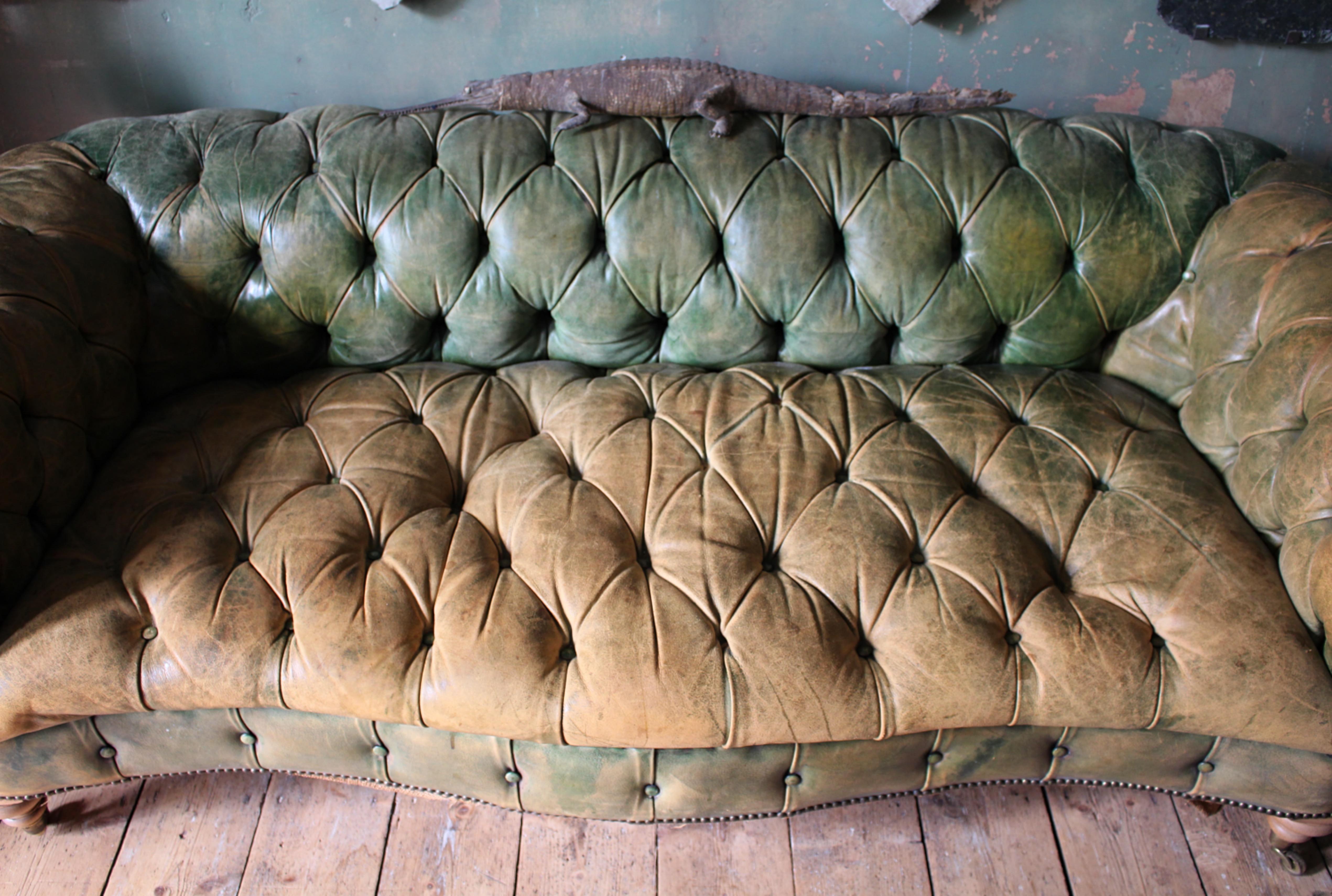 Début du 20ème siècle en cuir vert à boutons profonds anglais  Canapé Chesterfield 3