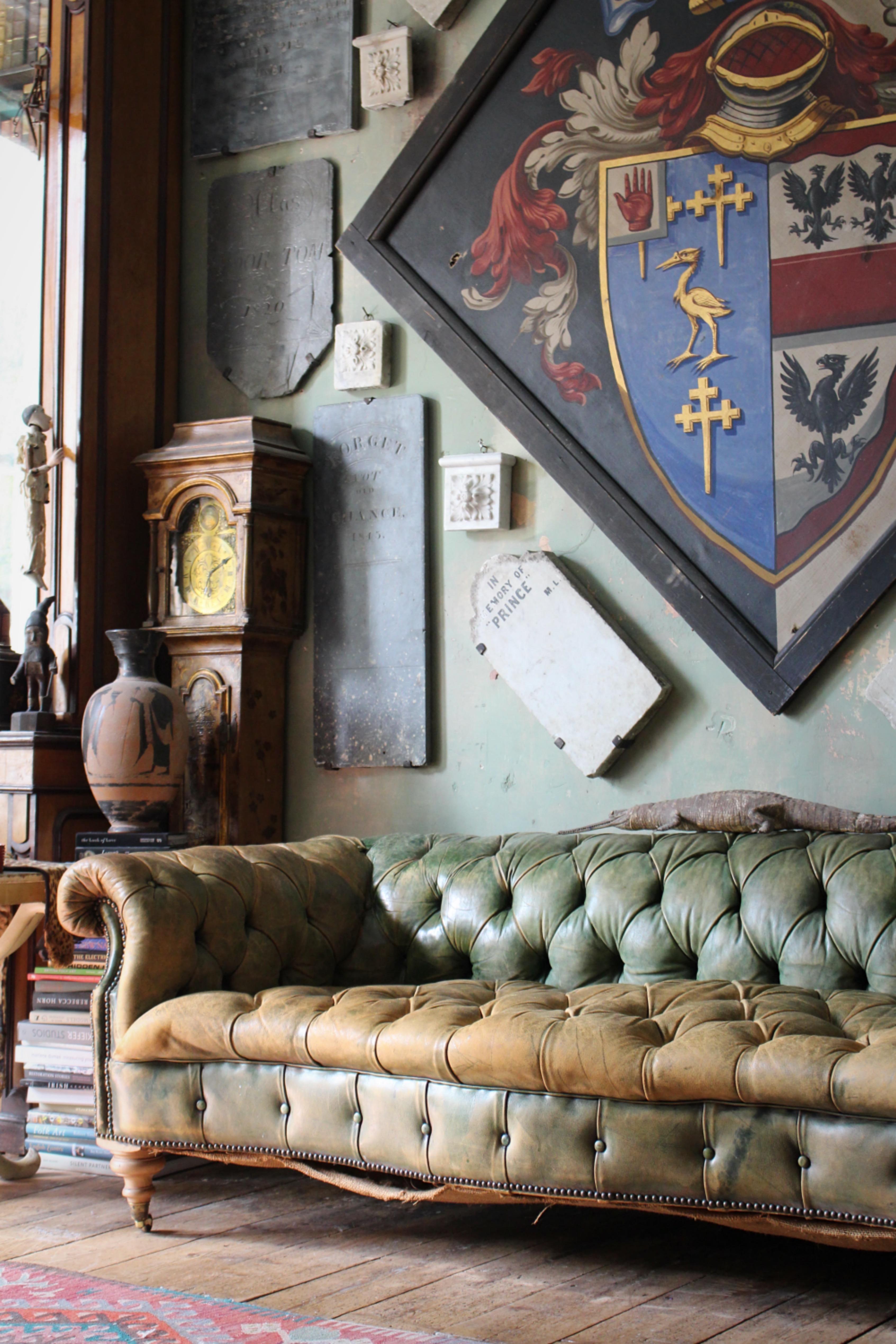 Édouardien Début du 20ème siècle en cuir vert à boutons profonds anglais  Canapé Chesterfield