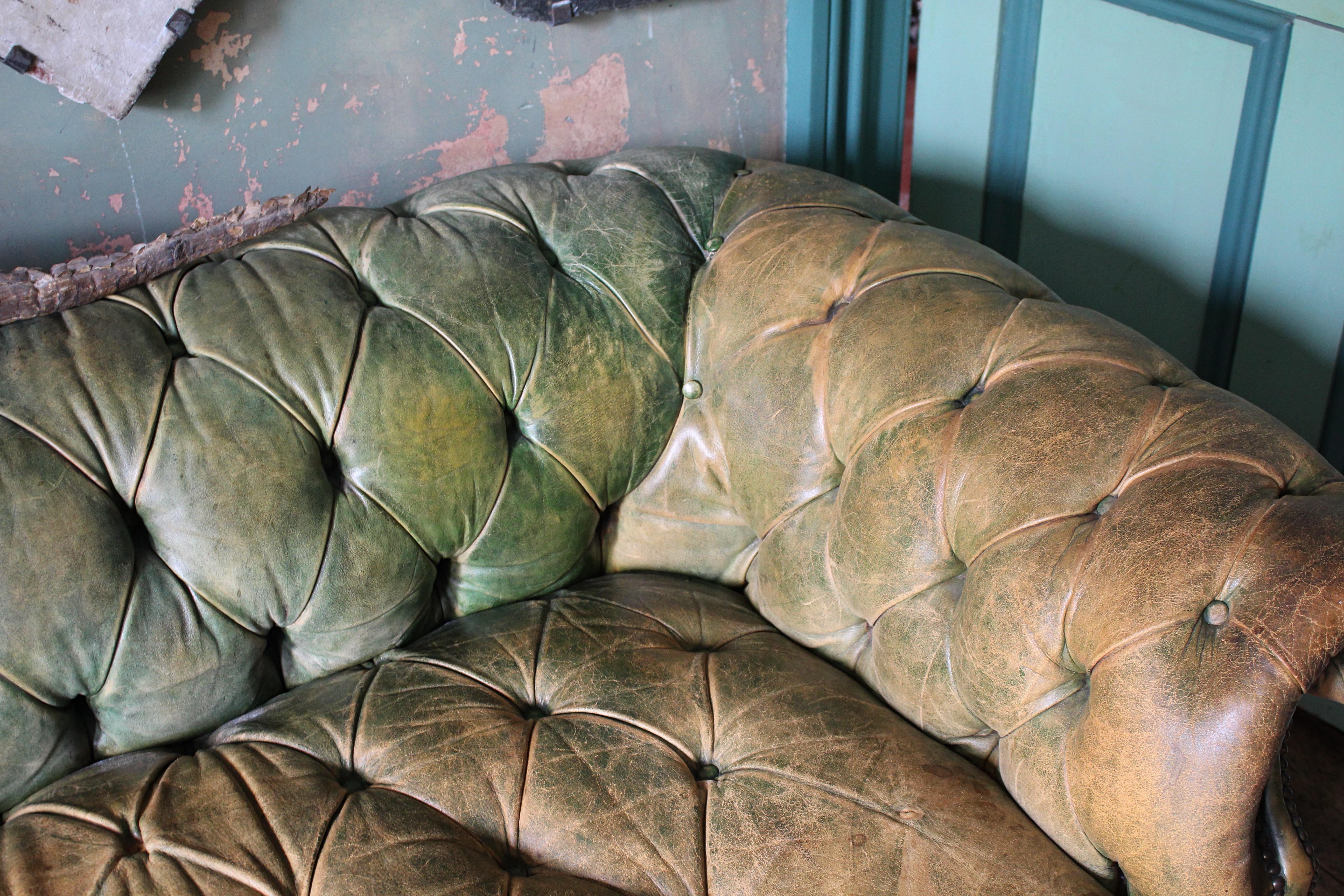 Début du 20ème siècle en cuir vert à boutons profonds anglais  Canapé Chesterfield 2