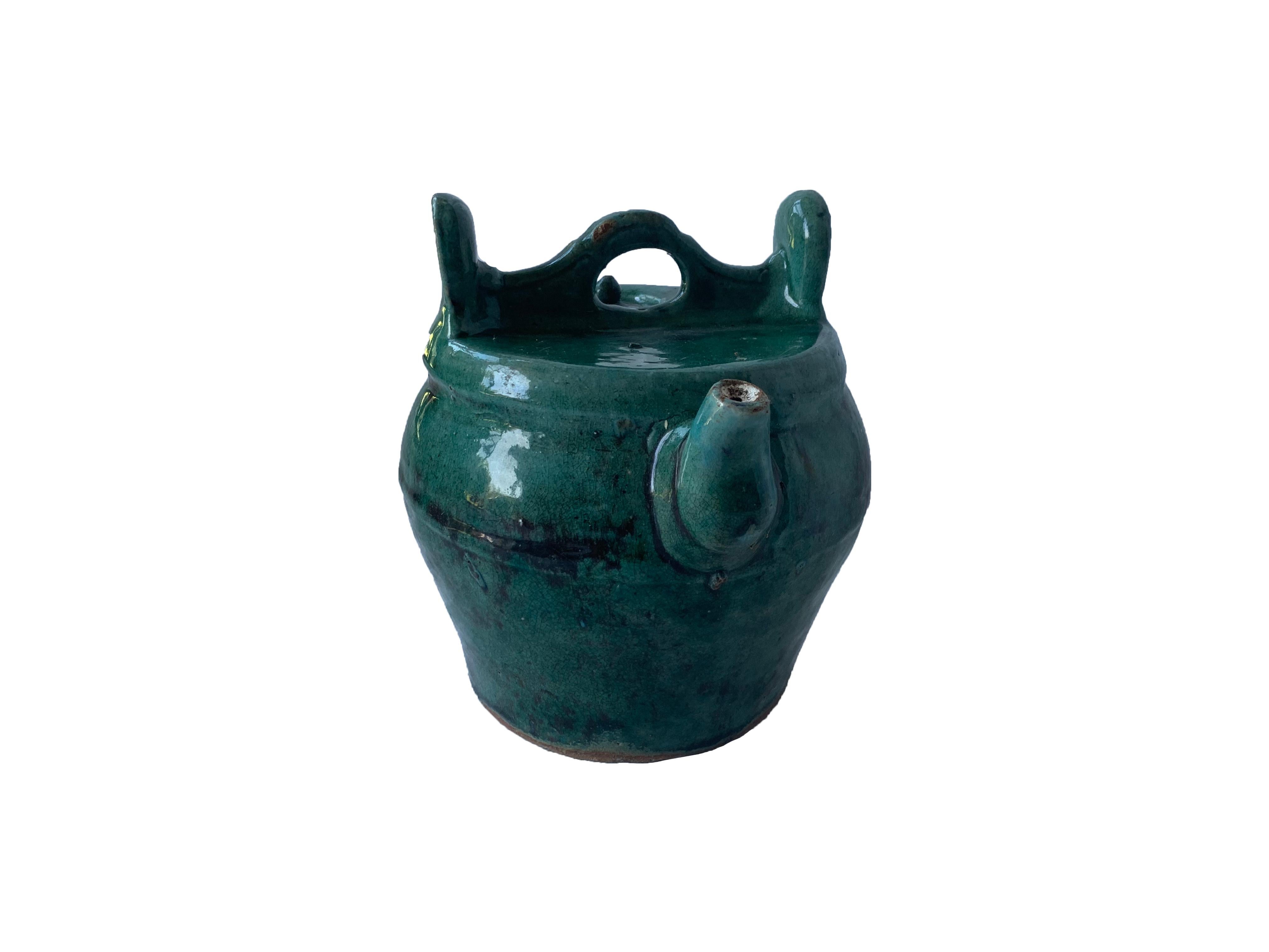 Chinese Ceramic Green Glazed 'Shiwan' Teapot, Early 20th Century  In Good Condition For Sale In Jimbaran, Bali