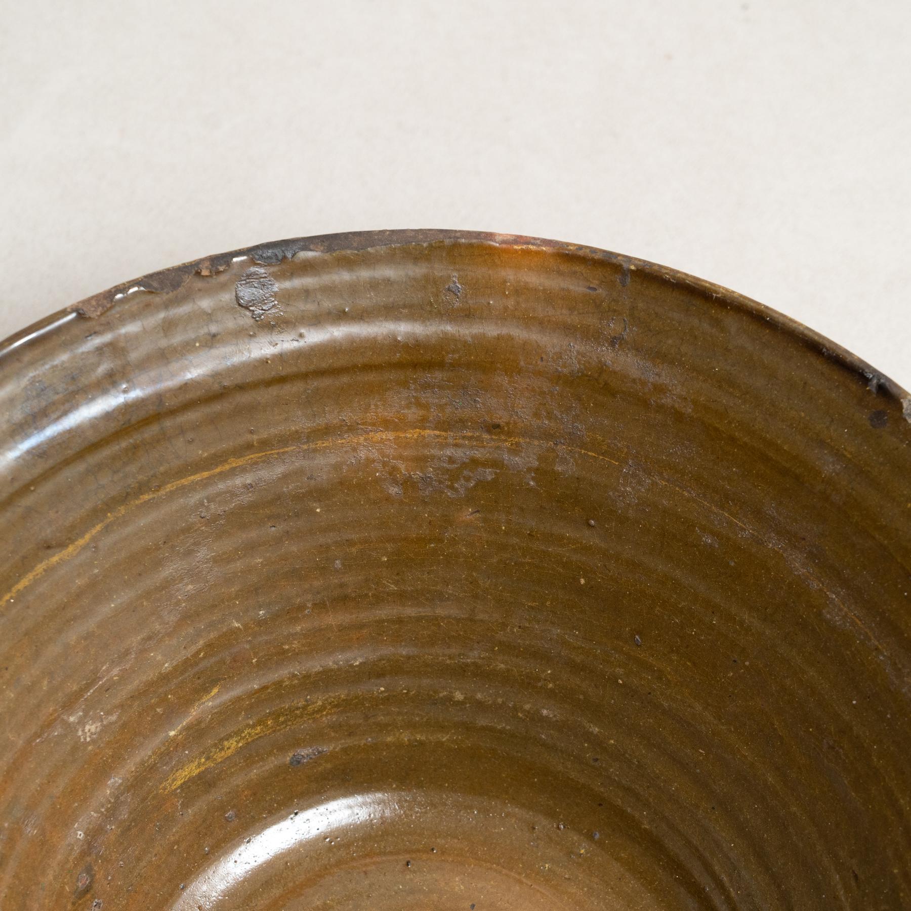 Centre de table en céramique rustique verte faite à la main, début du 20e siècle en vente 3