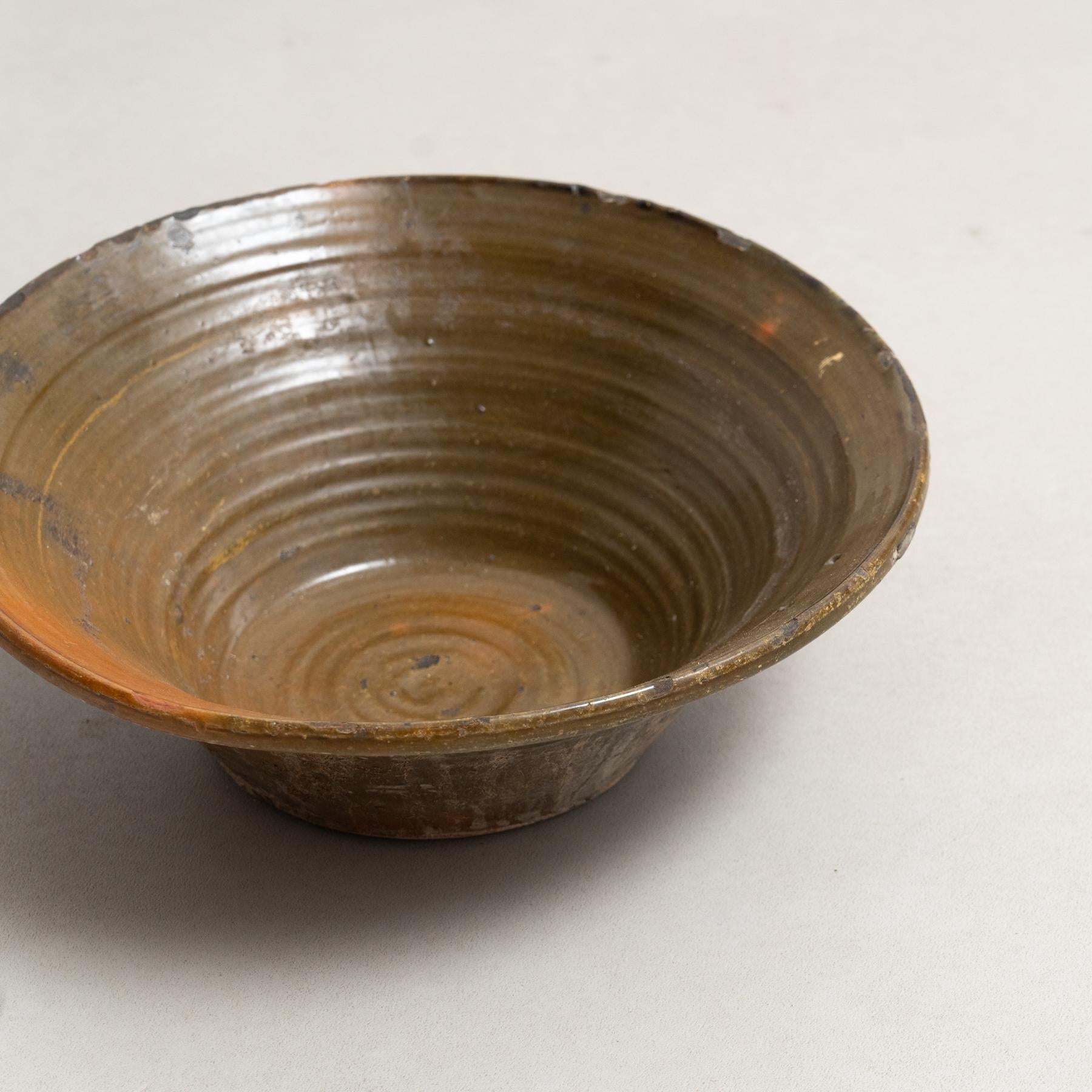 Centre de table en céramique rustique verte faite à la main, début du 20e siècle Bon état - En vente à Barcelona, ES