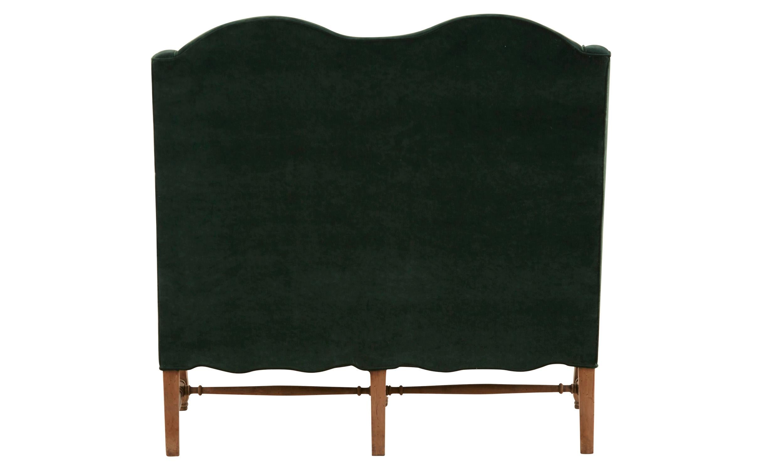 Early 20th Century Green Velvet Wingback Settee In Good Condition In Chicago, IL