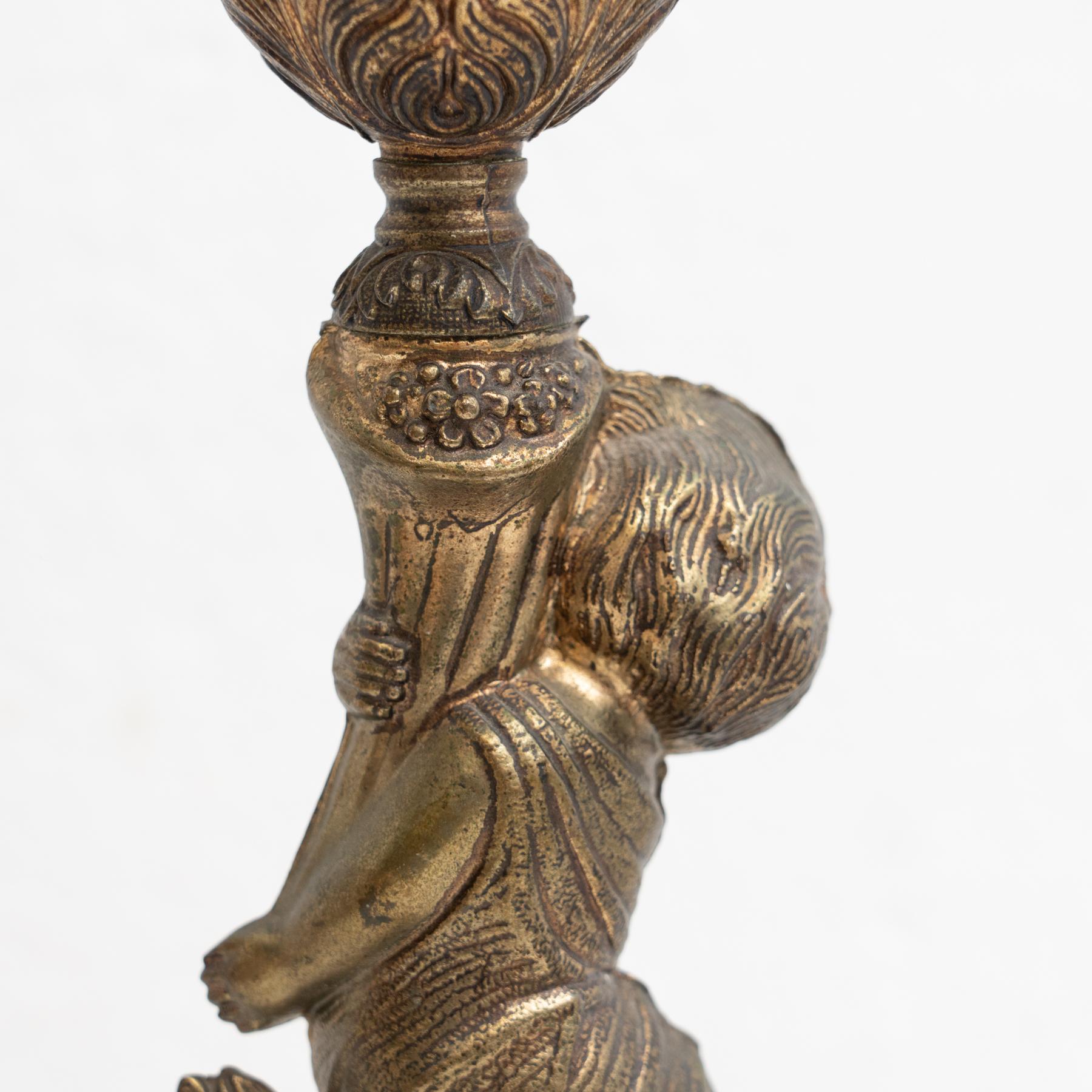 Lampe de table en métal guilloché et marbre du début du XXe siècle en vente 5