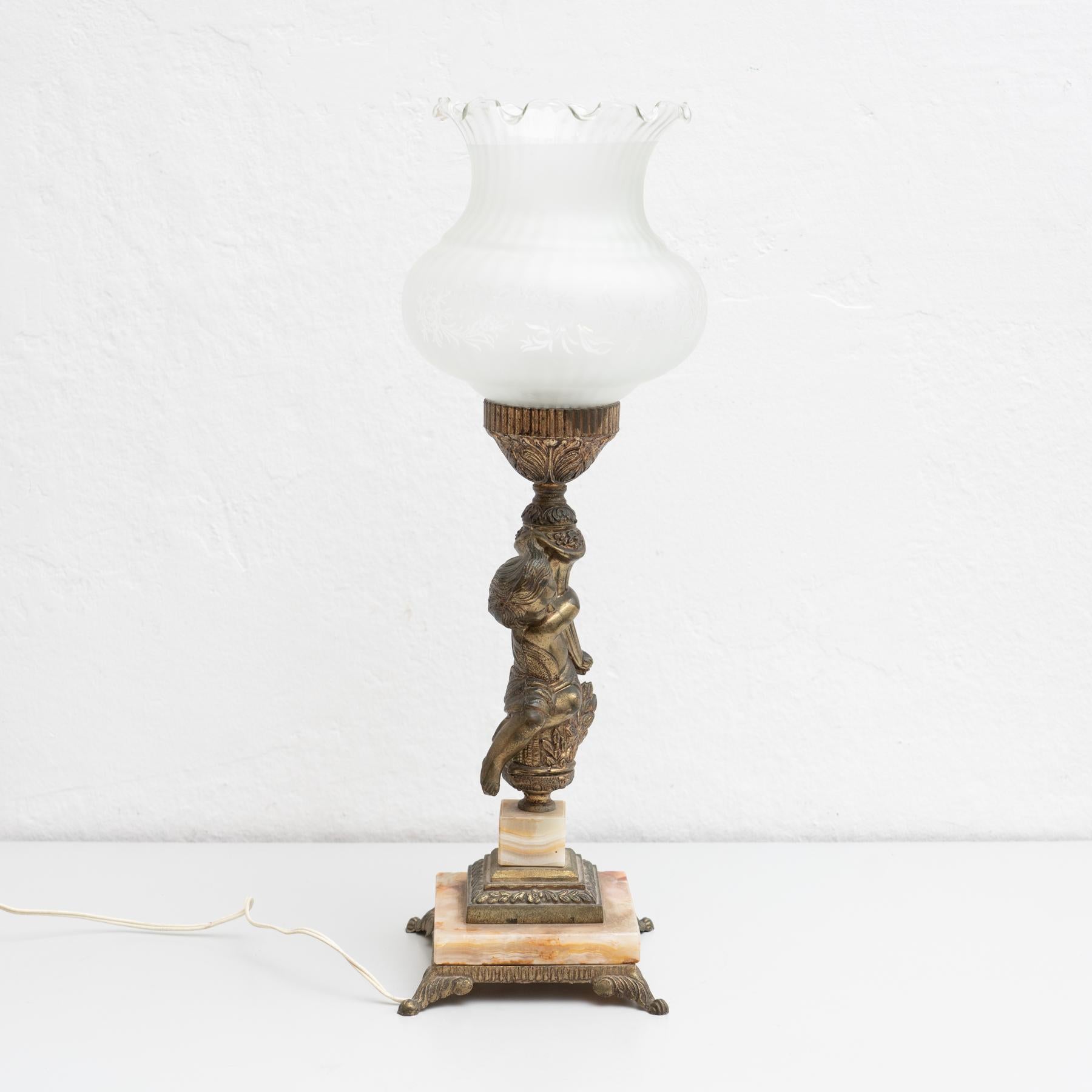Lampe de table en métal guilloché et marbre du début du XXe siècle en vente 2