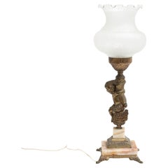 Lampada da tavolo in metallo trapuntato e marmo dei primi del Novecento