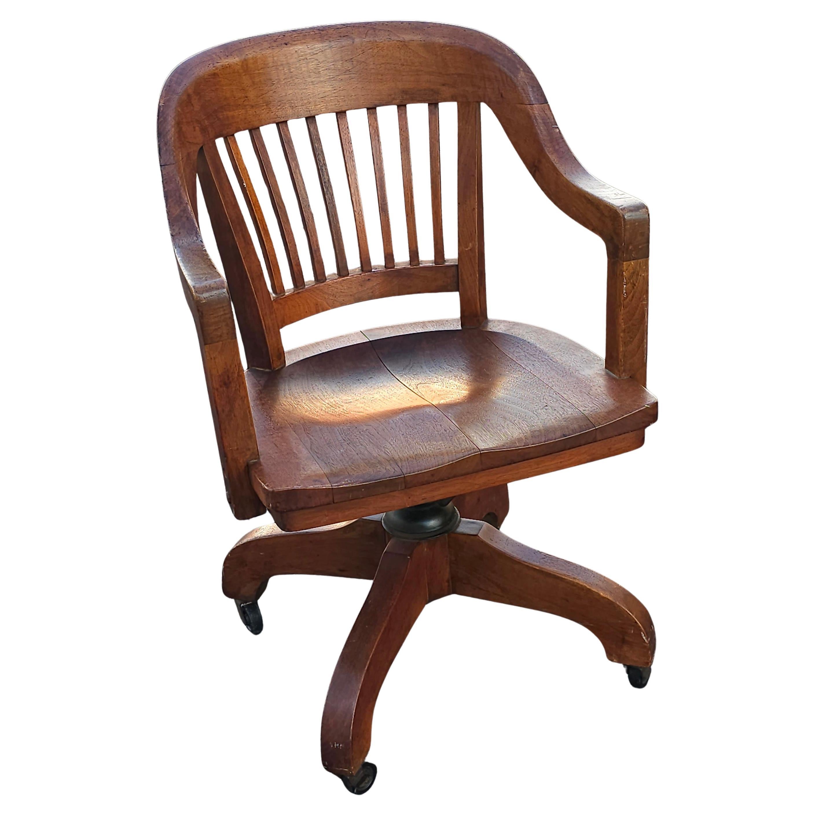 Early 20th Century Gunlocke Stained Oak Rolling and Tilting Banker's Desk Chair
Measures 23.5