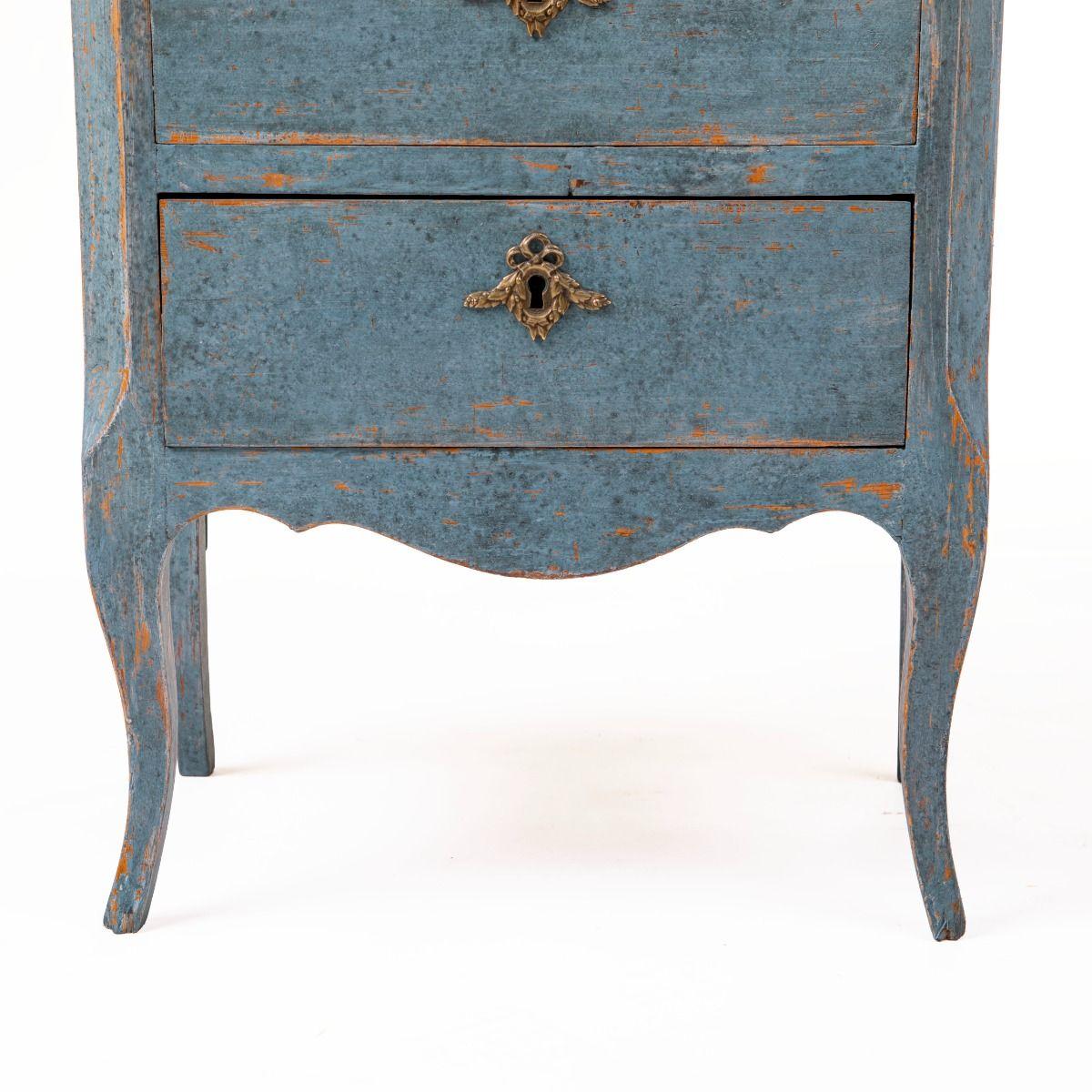 Dipinto Cassapanca Wellington blu in stile gustaviano dei primi del Novecento in vendita