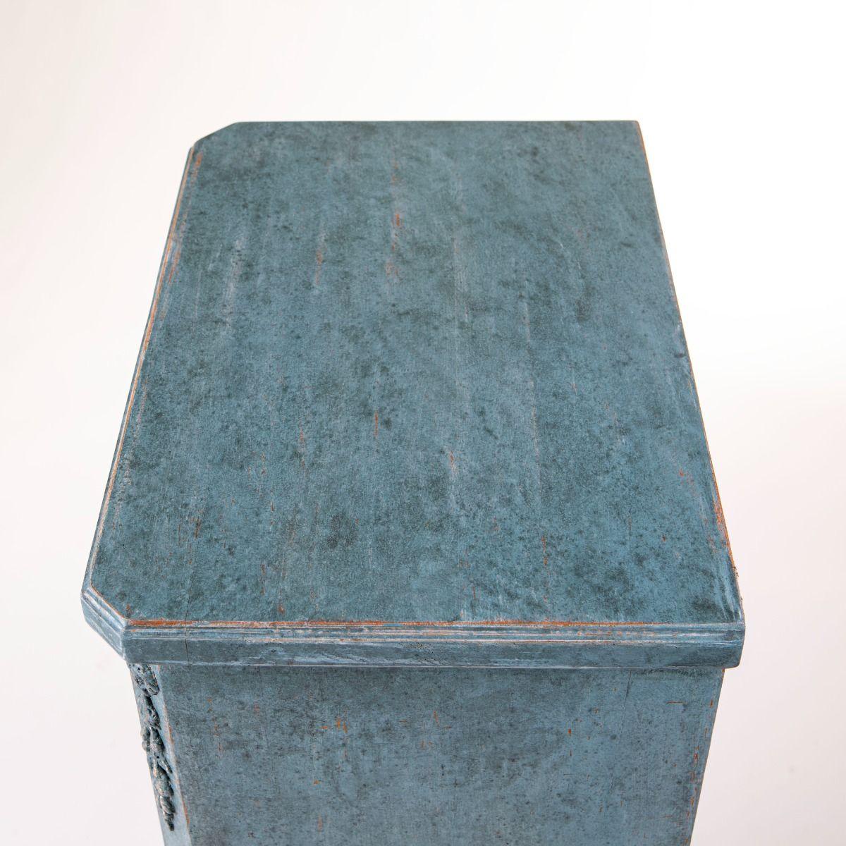 Cassapanca Wellington blu in stile gustaviano dei primi del Novecento In condizioni buone in vendita a Kastrup, DK