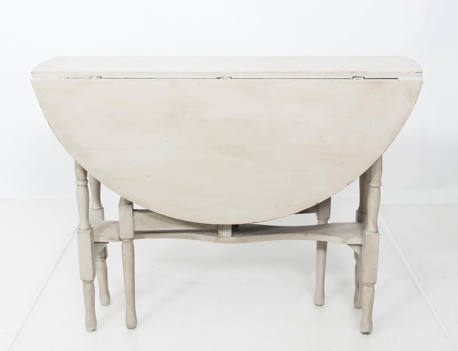 Early 20th Century Gustavian Style Painted Gray Gate Leg Table 6